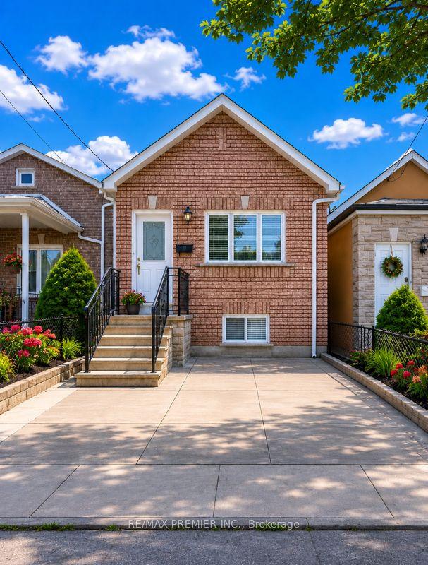 11 Seneca Avenue Lower #Lower — photo 1