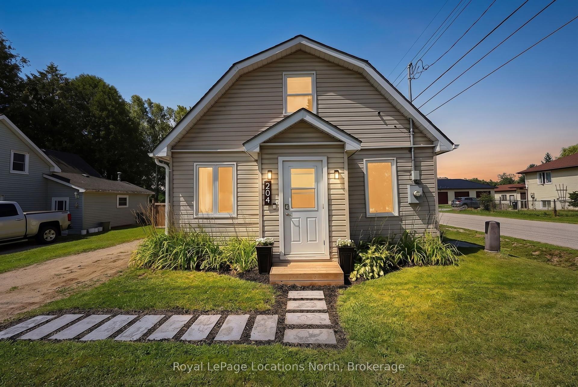 204 Sutherland Street N, Clearview — Detached for sale, photo 1