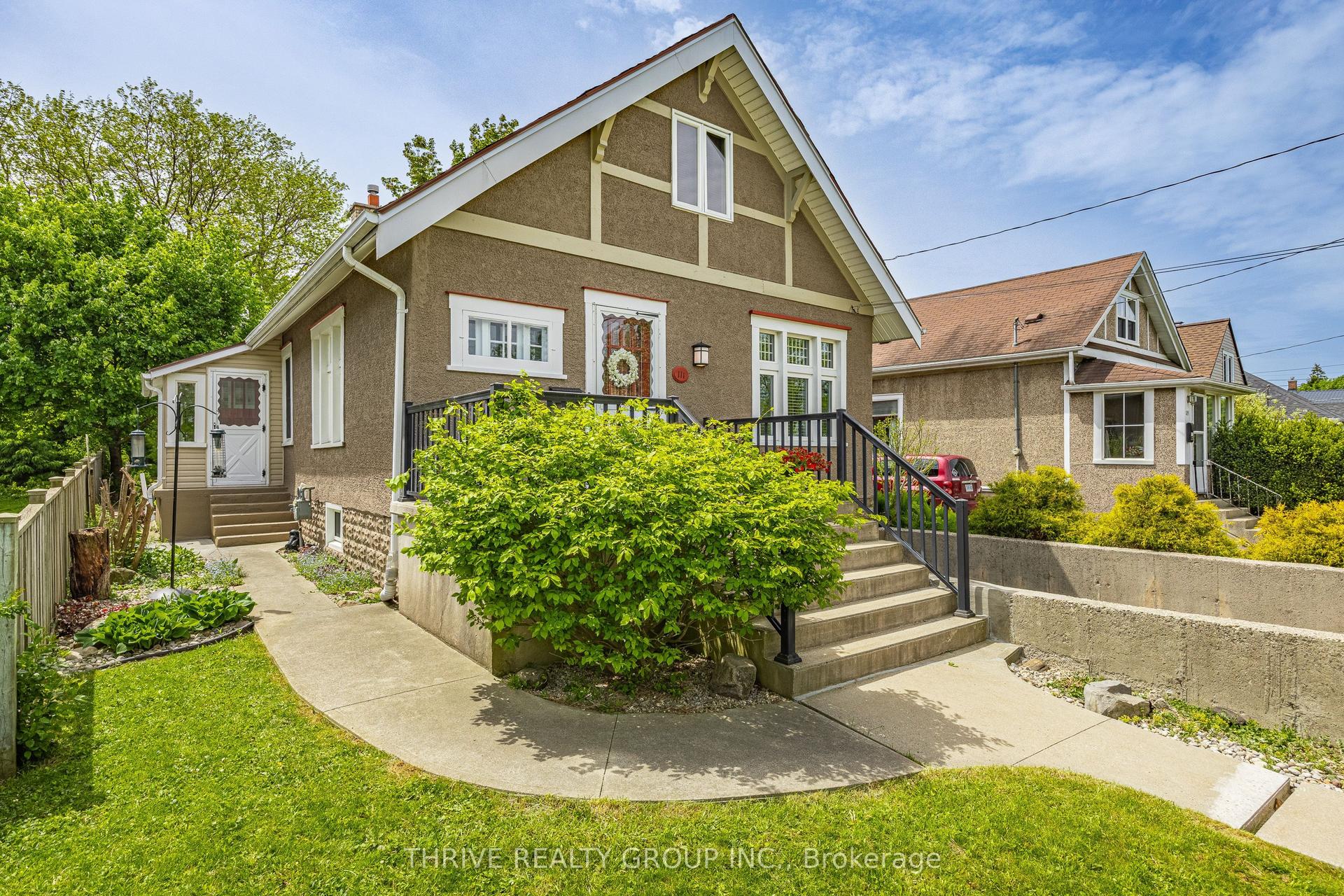 111 Alexandra Street — photo 1