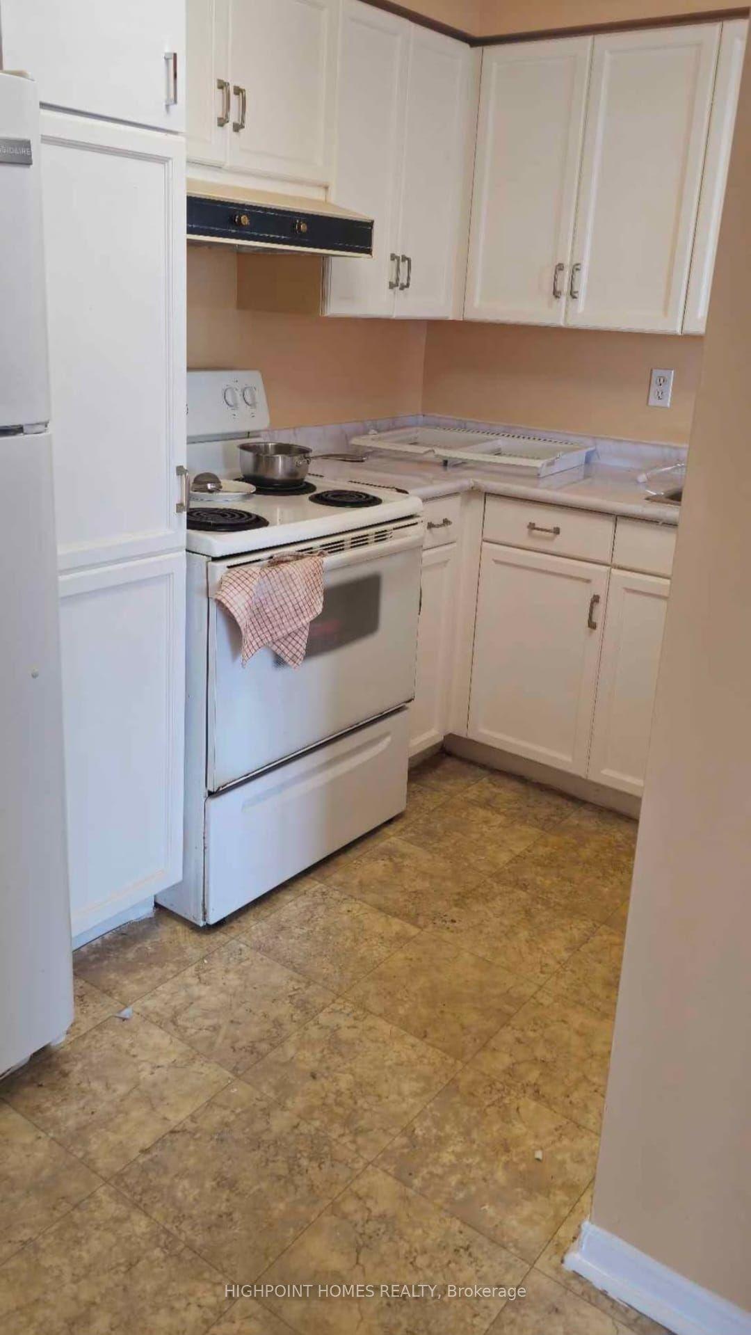 11 Thorncliffe Park Drive 706 #706, Toronto — Condo for lease, photo 1