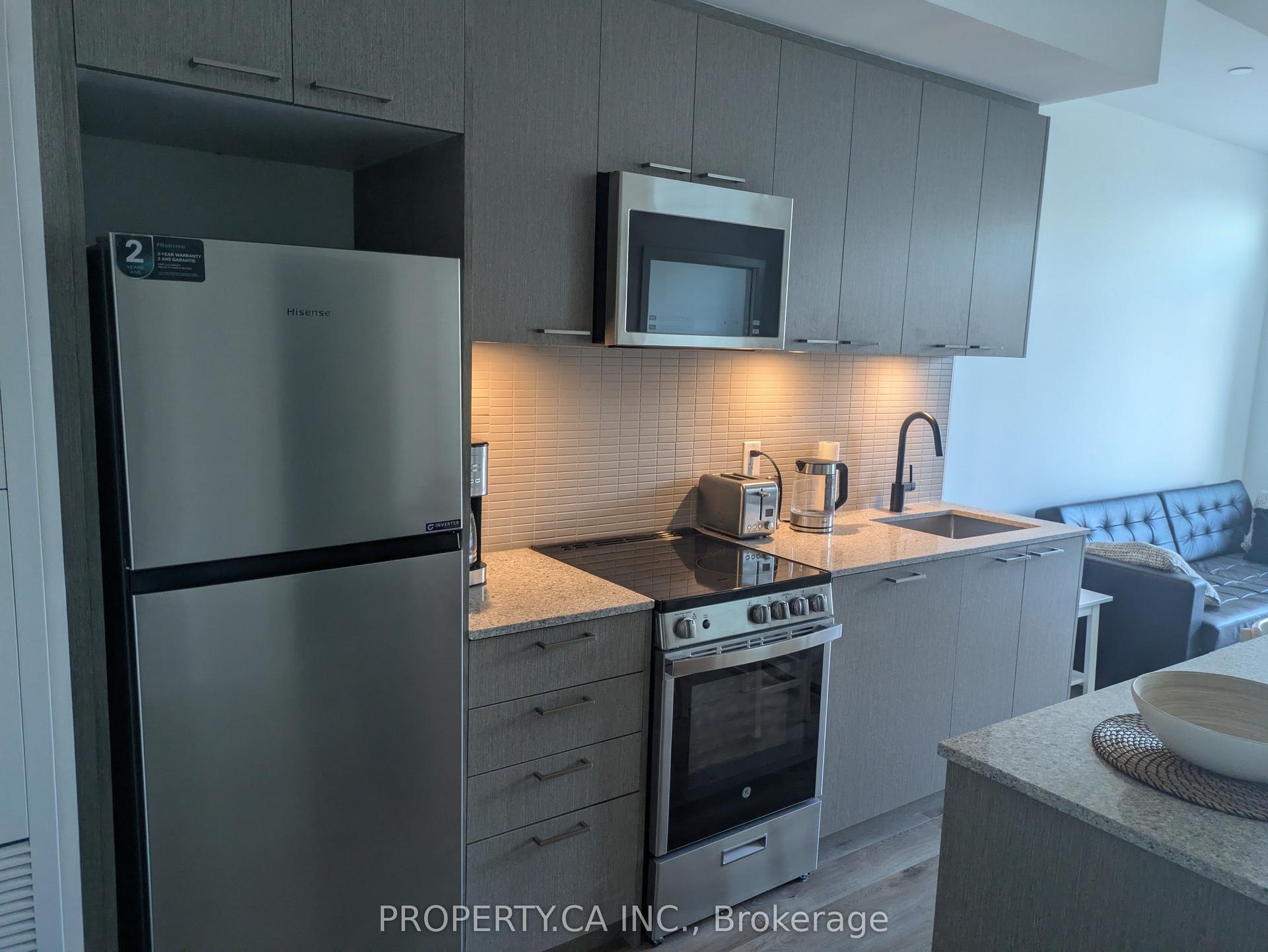 1808 St Clair Avenue W 1005 #1005 — photo 1