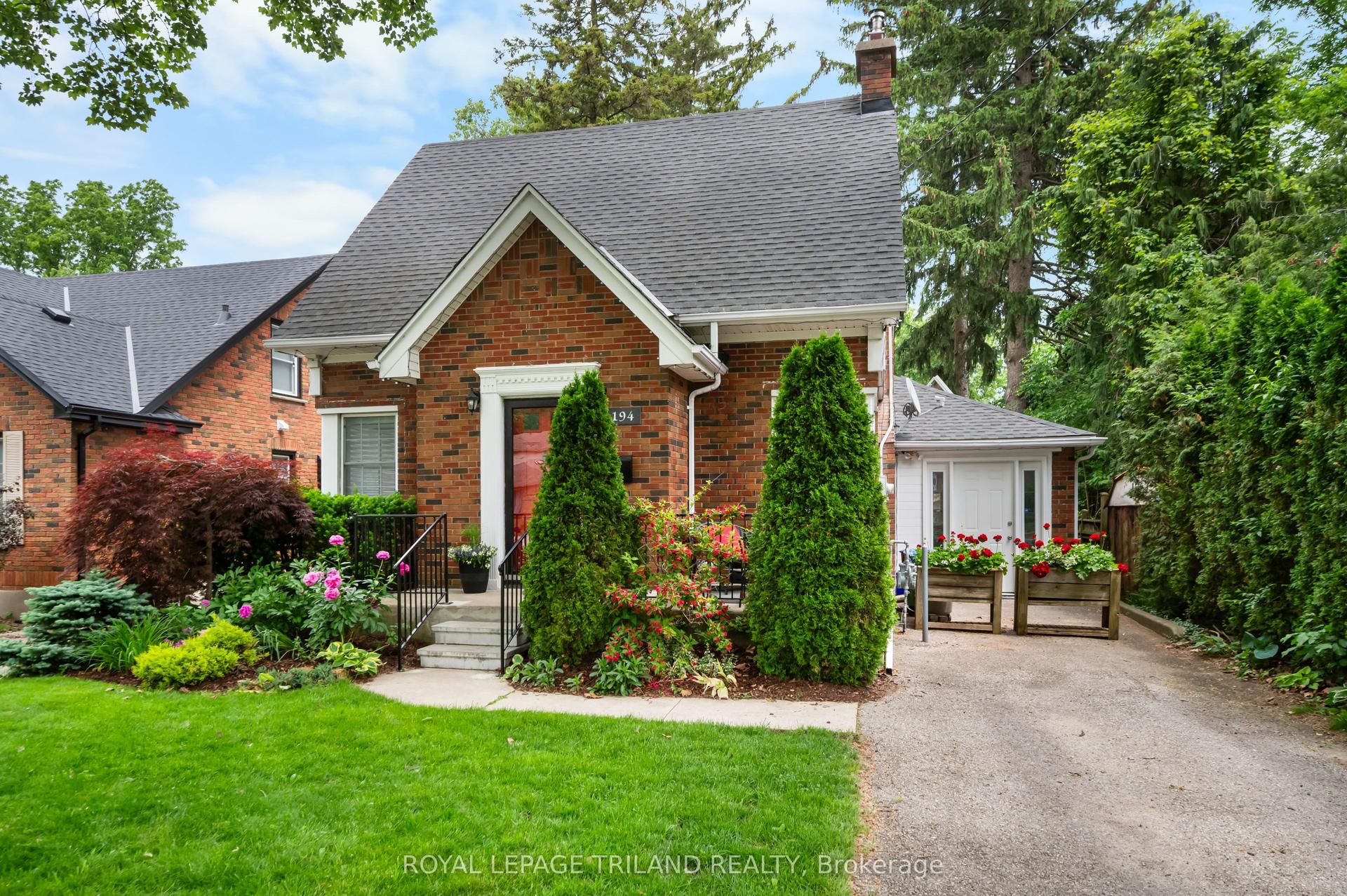 194 Belgrave Avenue, London South — Detached for sale, photo 1