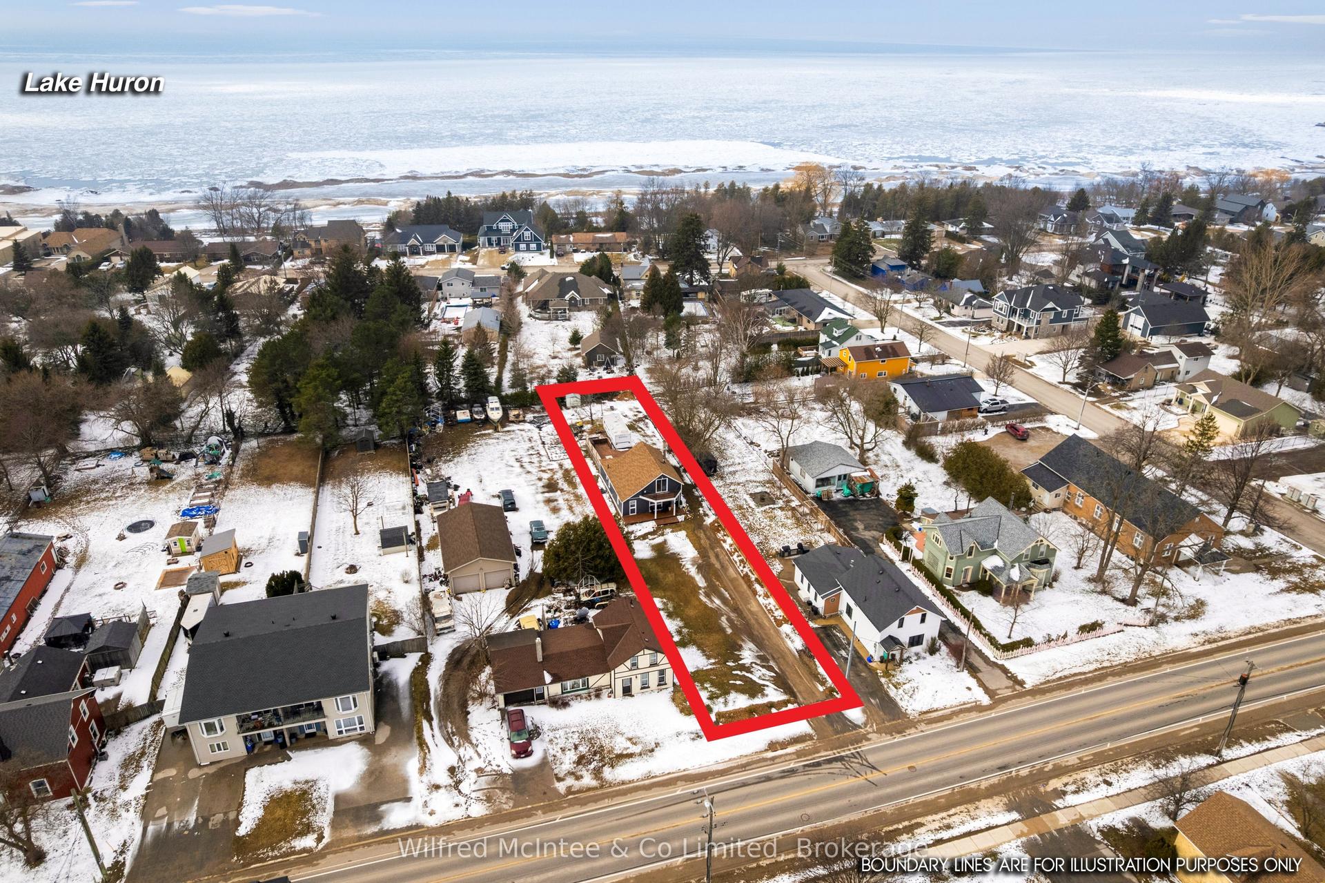 452 Queen Street — photo 1