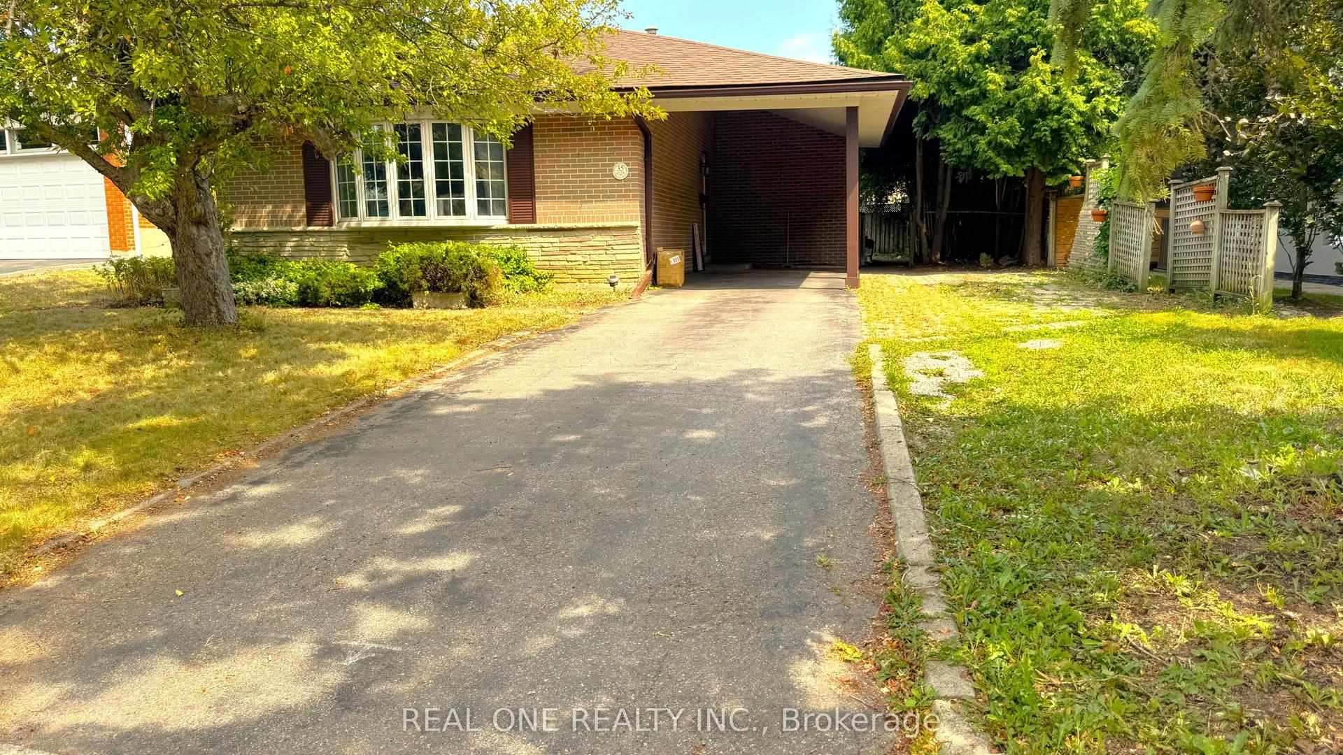 35 Corning Road, Toronto — Detached for lease, photo 1
