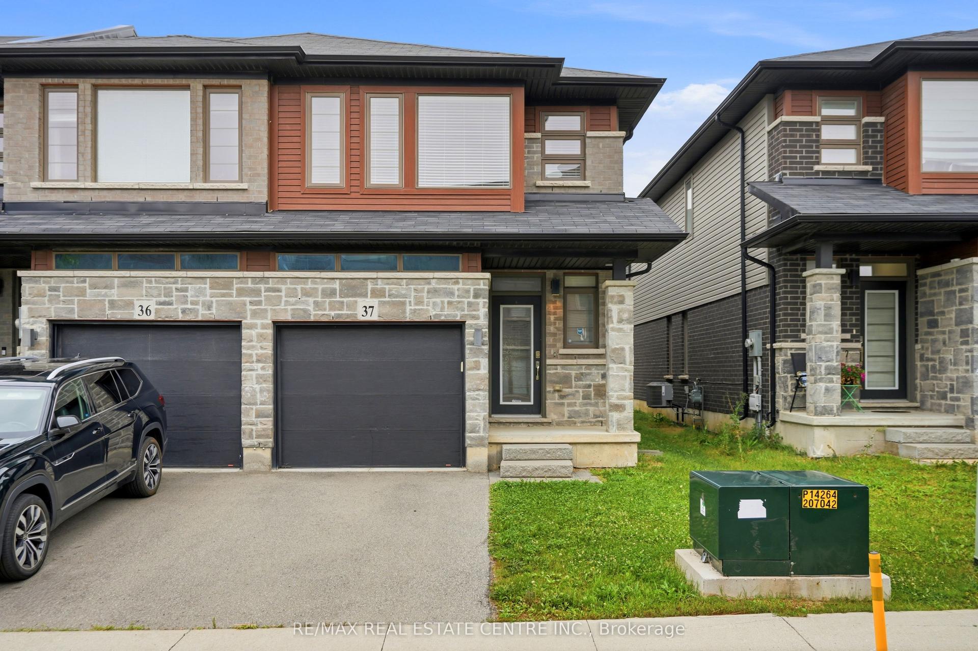 30 Times Square Boulevard 37 #37, Hamilton — Townhouse for sale, photo 1