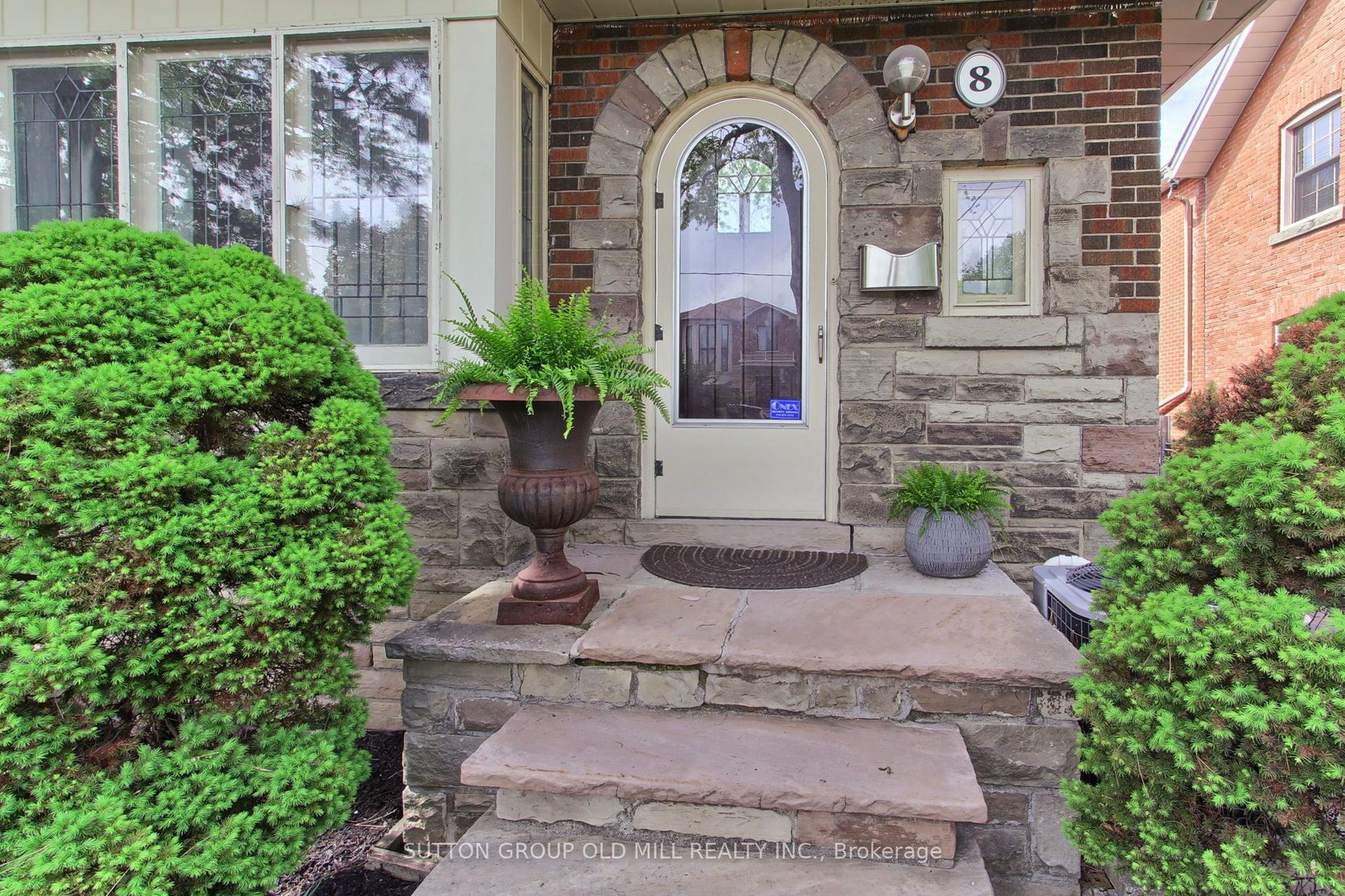 8 Lockheed Boulevard, Toronto — Detached for sale, photo 1