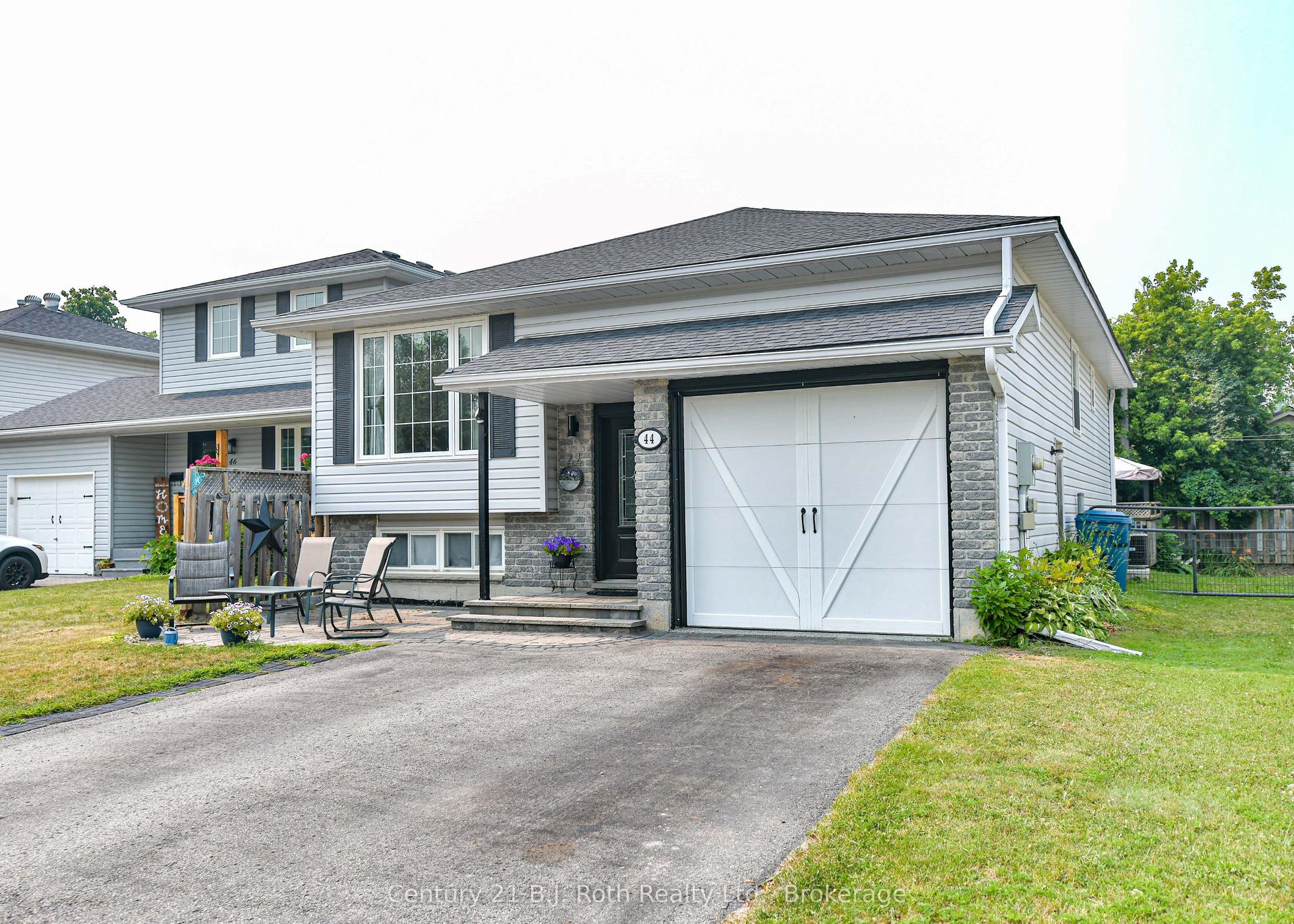44 Courtney Crescent W, Orillia — Detached for sale, photo 1
