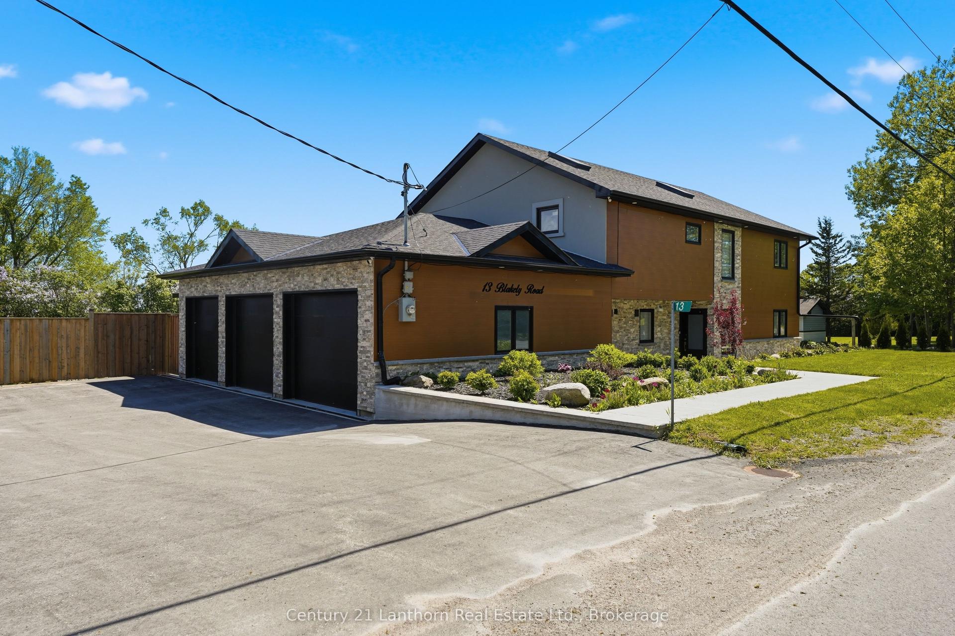 13 Blakely Road, Prince Edward County — Detached for sale, photo 1
