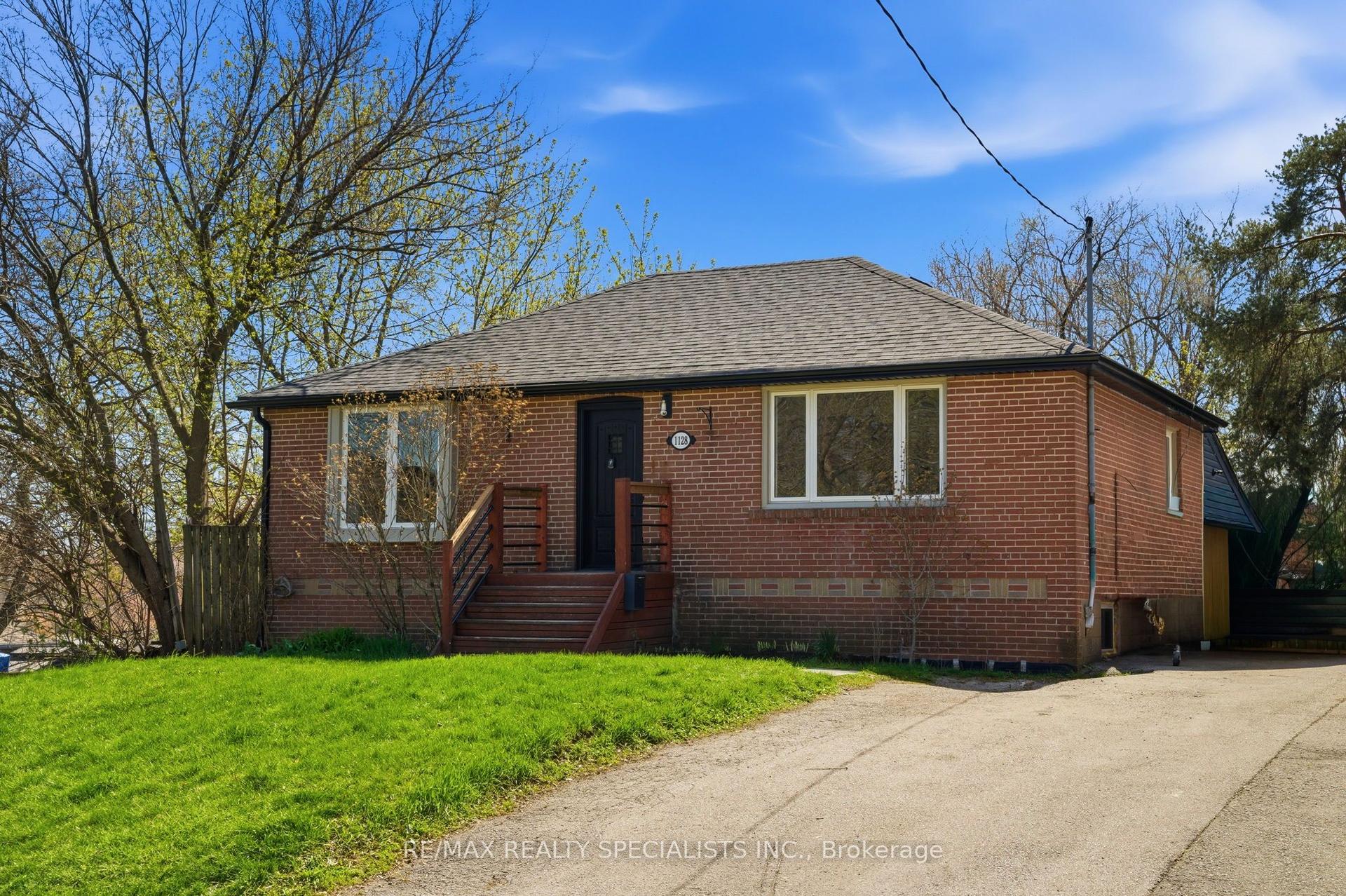 1128 Homewood Drive — photo 1