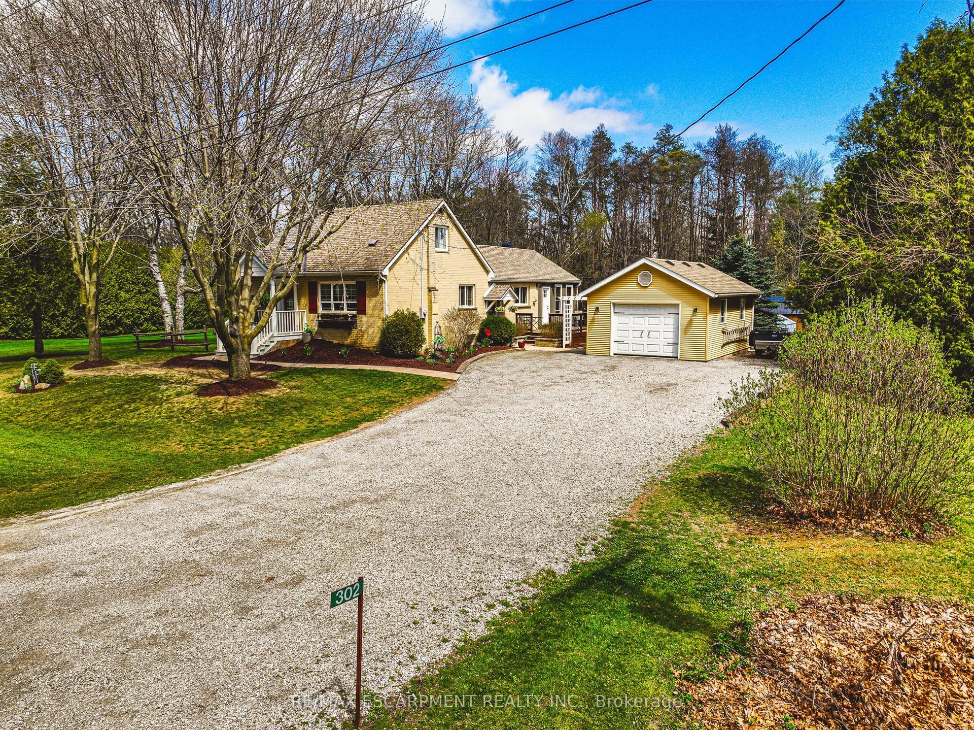 302 Fishers Glen Road — photo 1