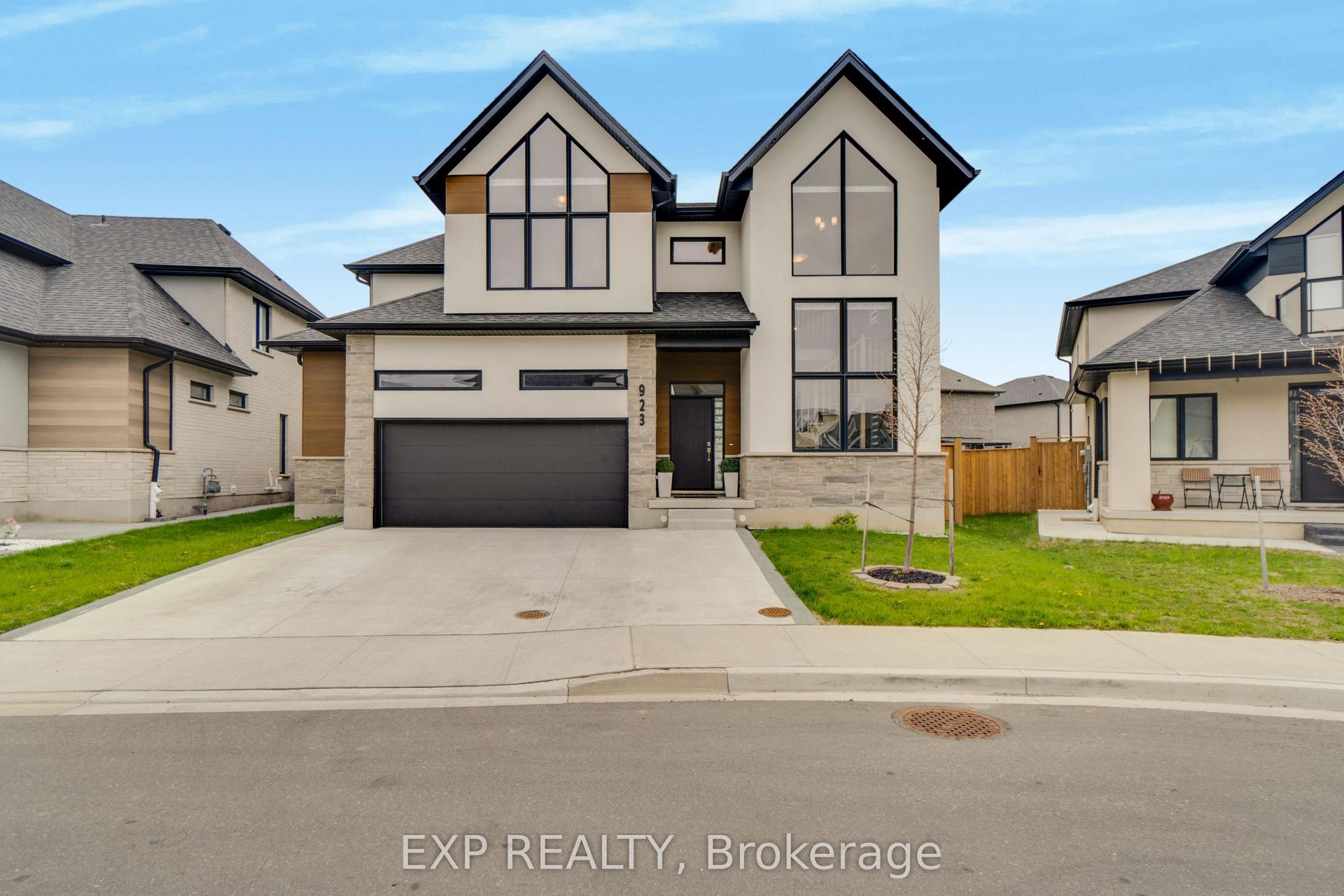 923 STONECLIFFE Walk 5 #5 — photo 1