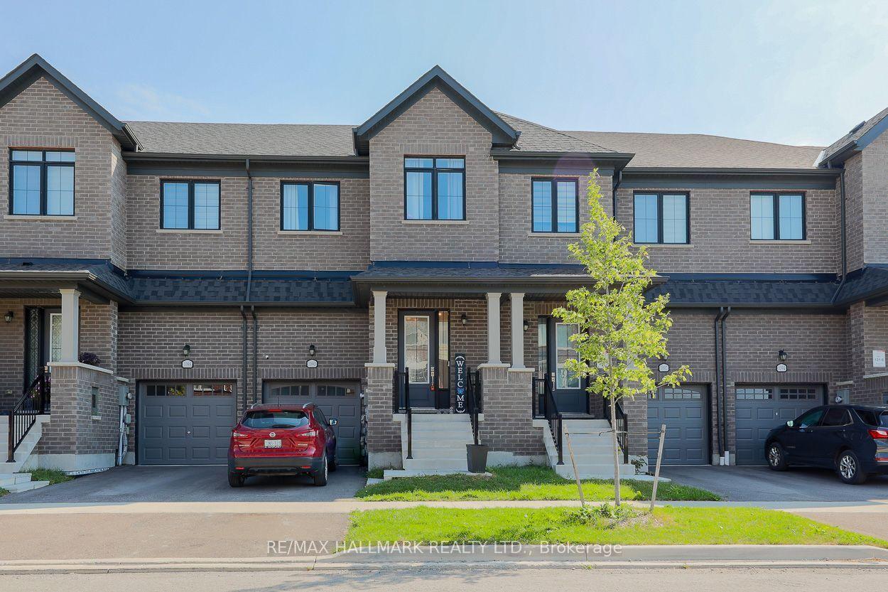 1090 Lockie Drive, Oshawa — Townhouse for lease, photo 1