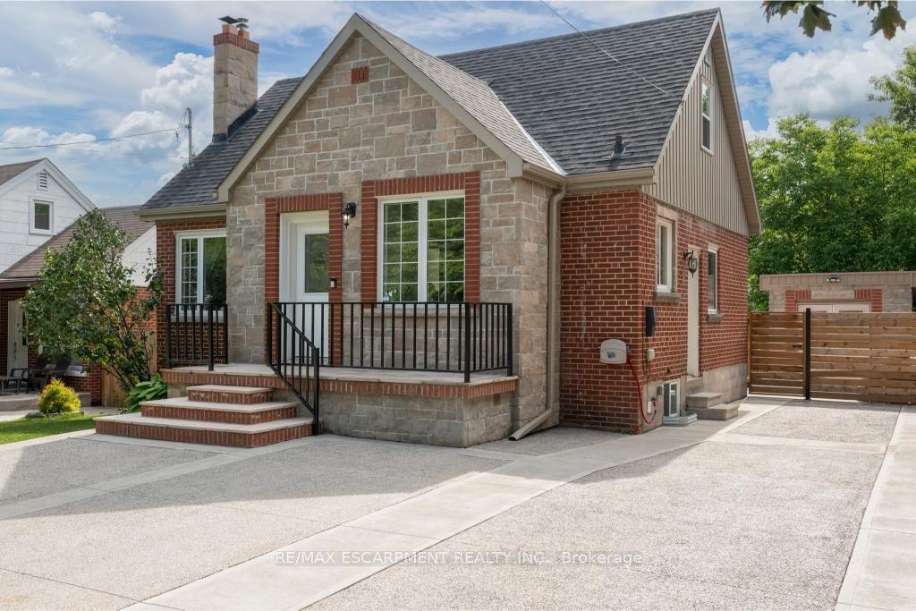 239 Cloverdale Avenue E LOWER #LOWER — photo 1