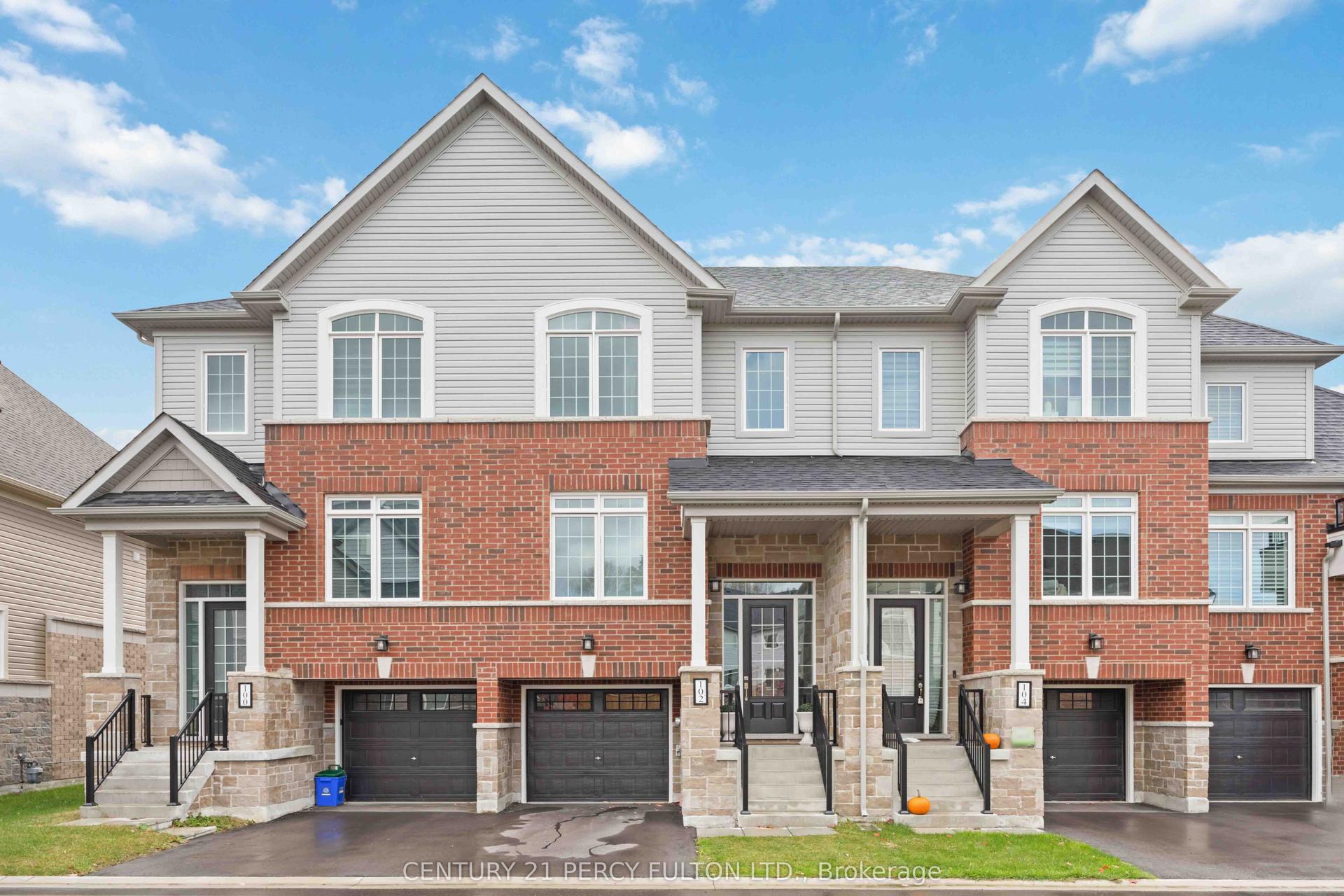 102 Lyall Stokes Circle, East Gwillimbury — Townhouse for sale, photo 1