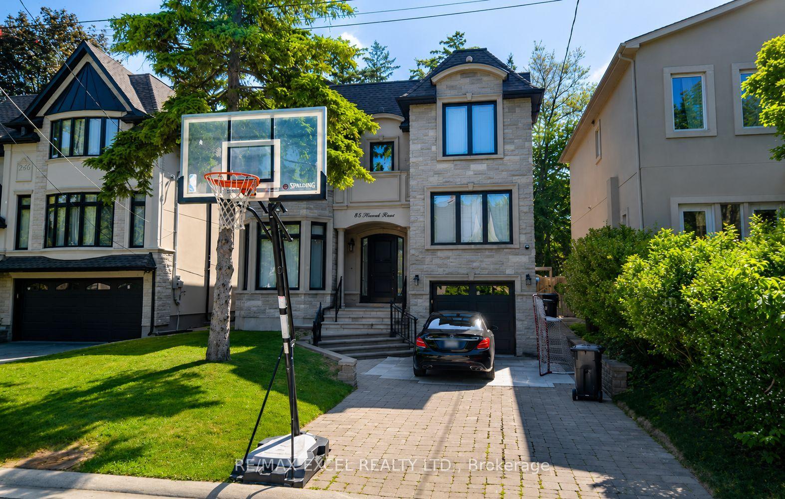 45 Stuart Crescent — photo 1