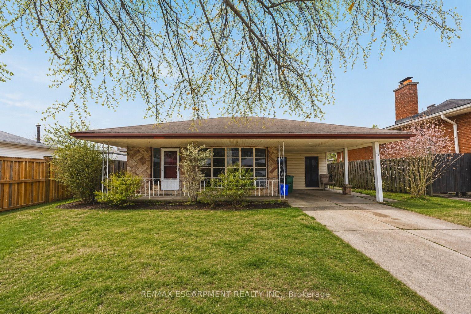 71 Hoover Crescent — photo 1