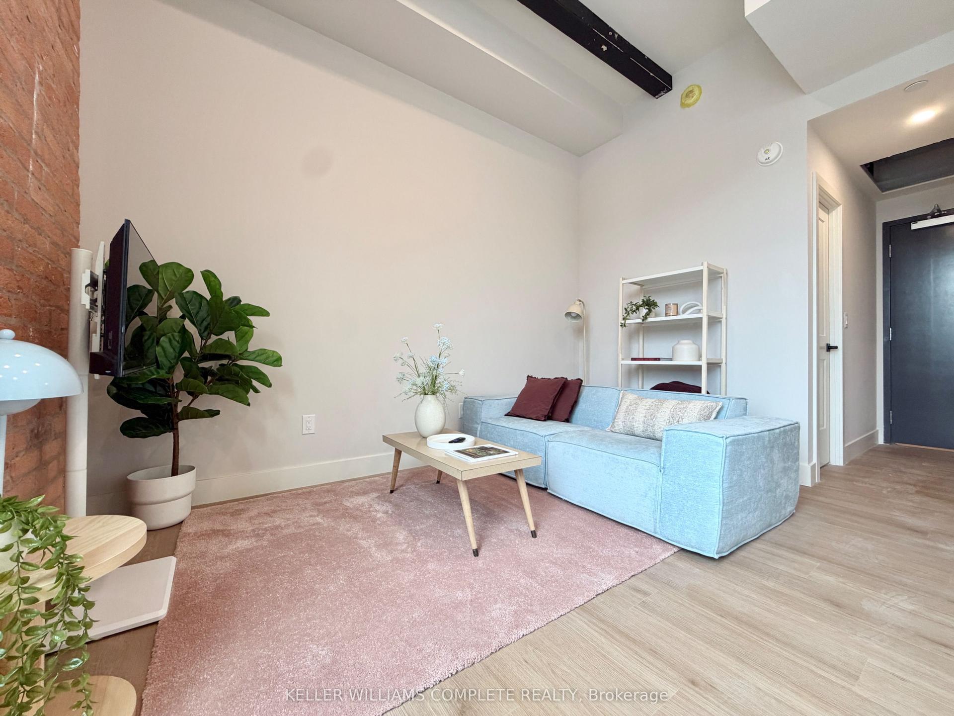 56 York Boulevard 211 #211, Hamilton — Multiplex for lease, photo 1