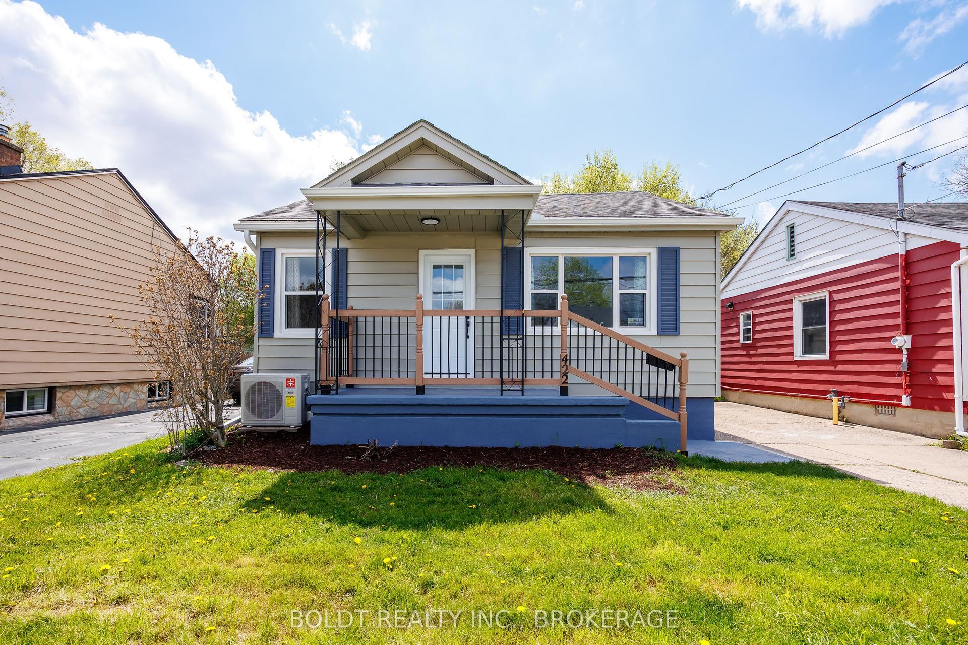 422 Welland Avenue — photo 1