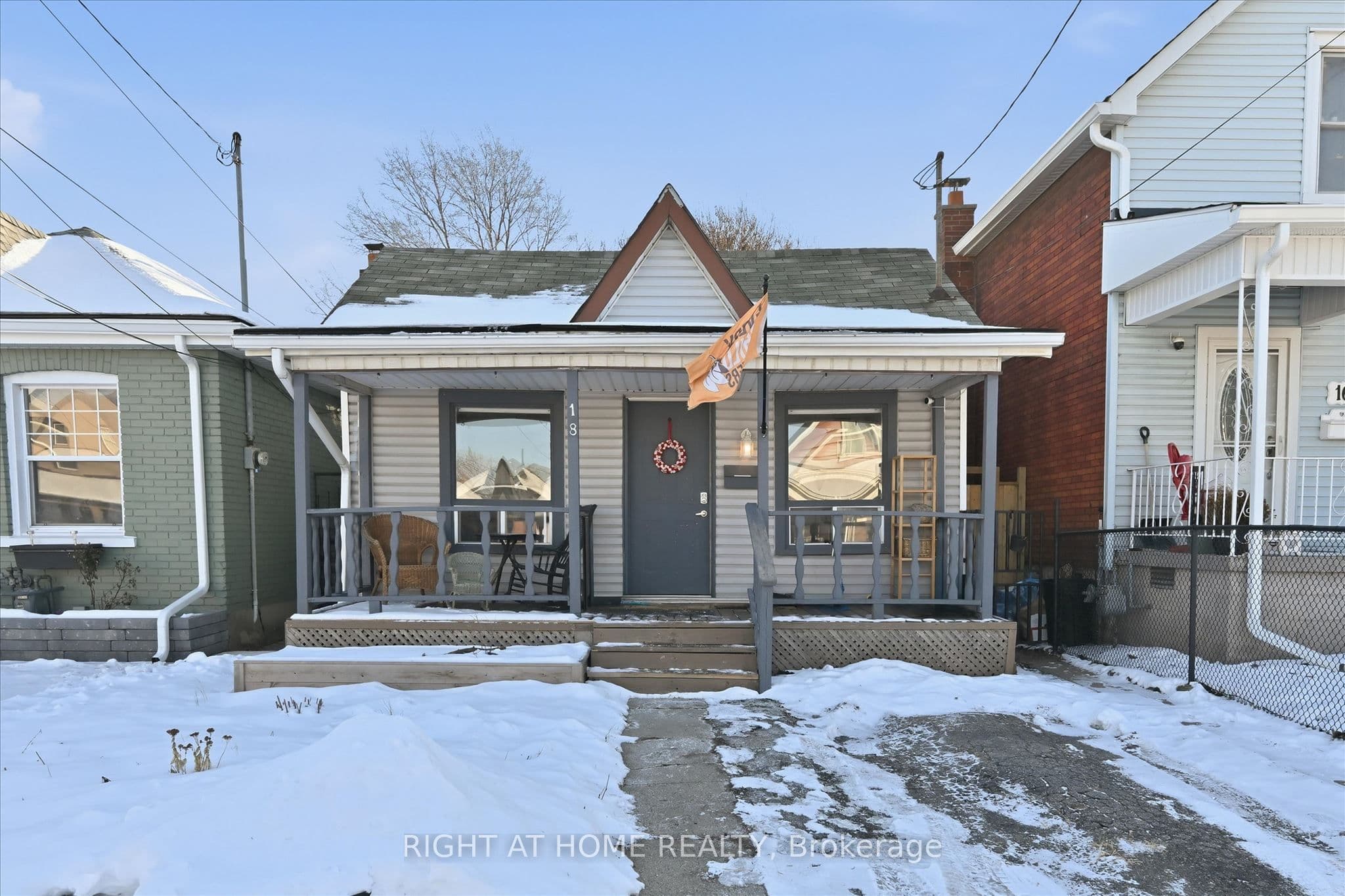 18 Fraser Avenue — photo 1