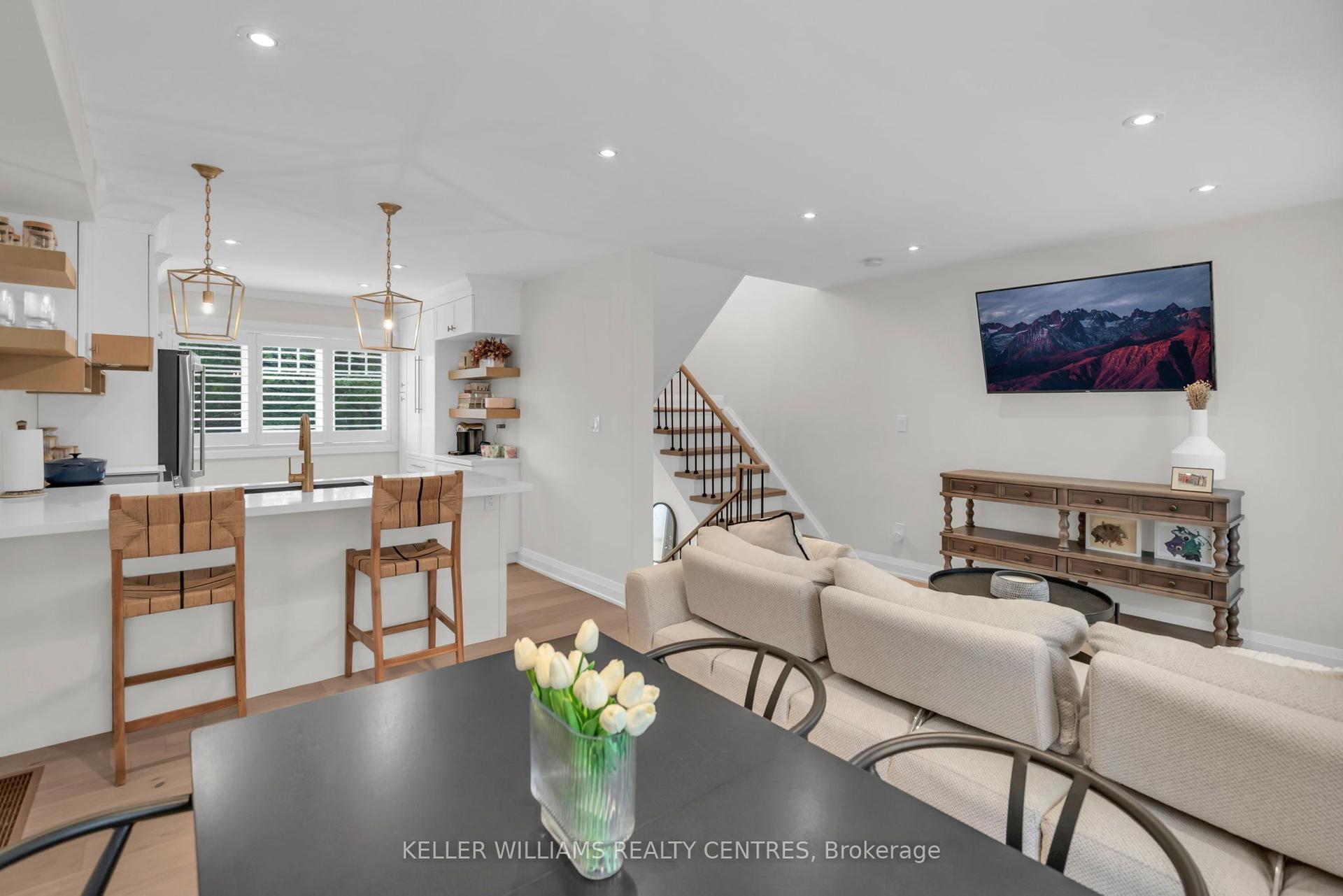 37 Bowler Street, Aurora — Townhouse for lease, photo 1
