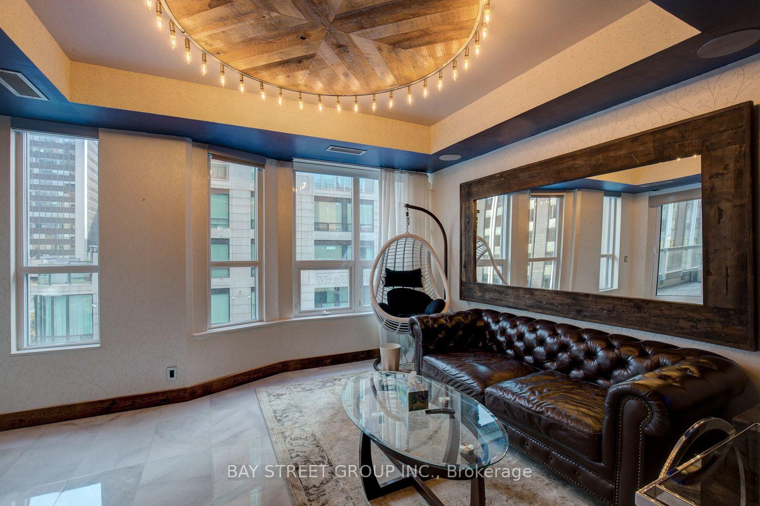 68 Yorkville Avenue 301 #301 — photo 1