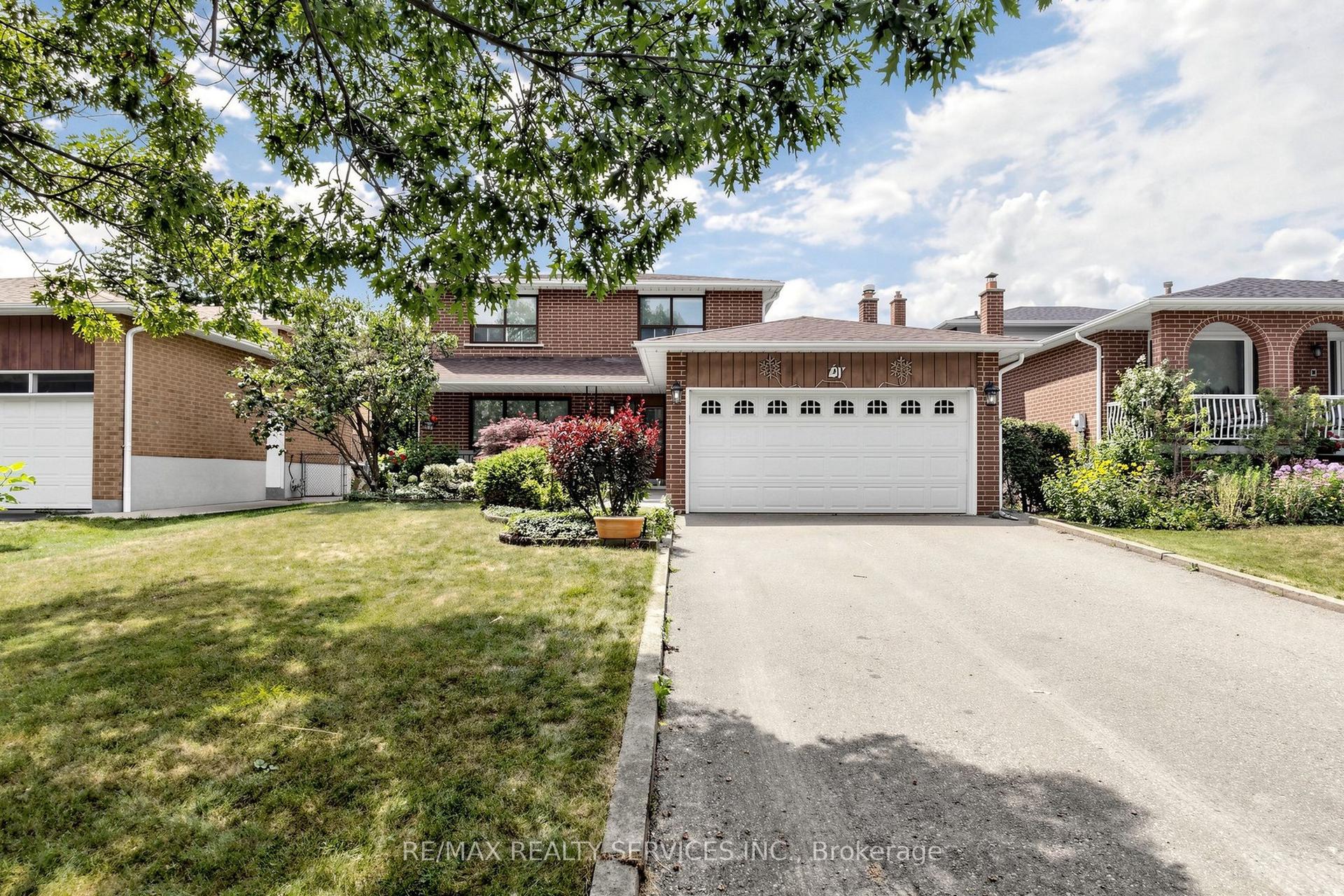 25 Malcolm Crescent, Brampton — Detached for sale, photo 1