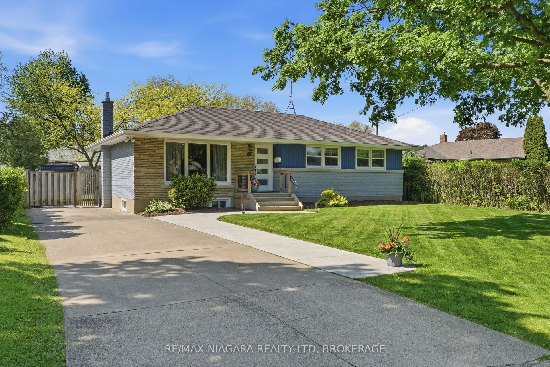 11 Brucedale Avenue — photo 1