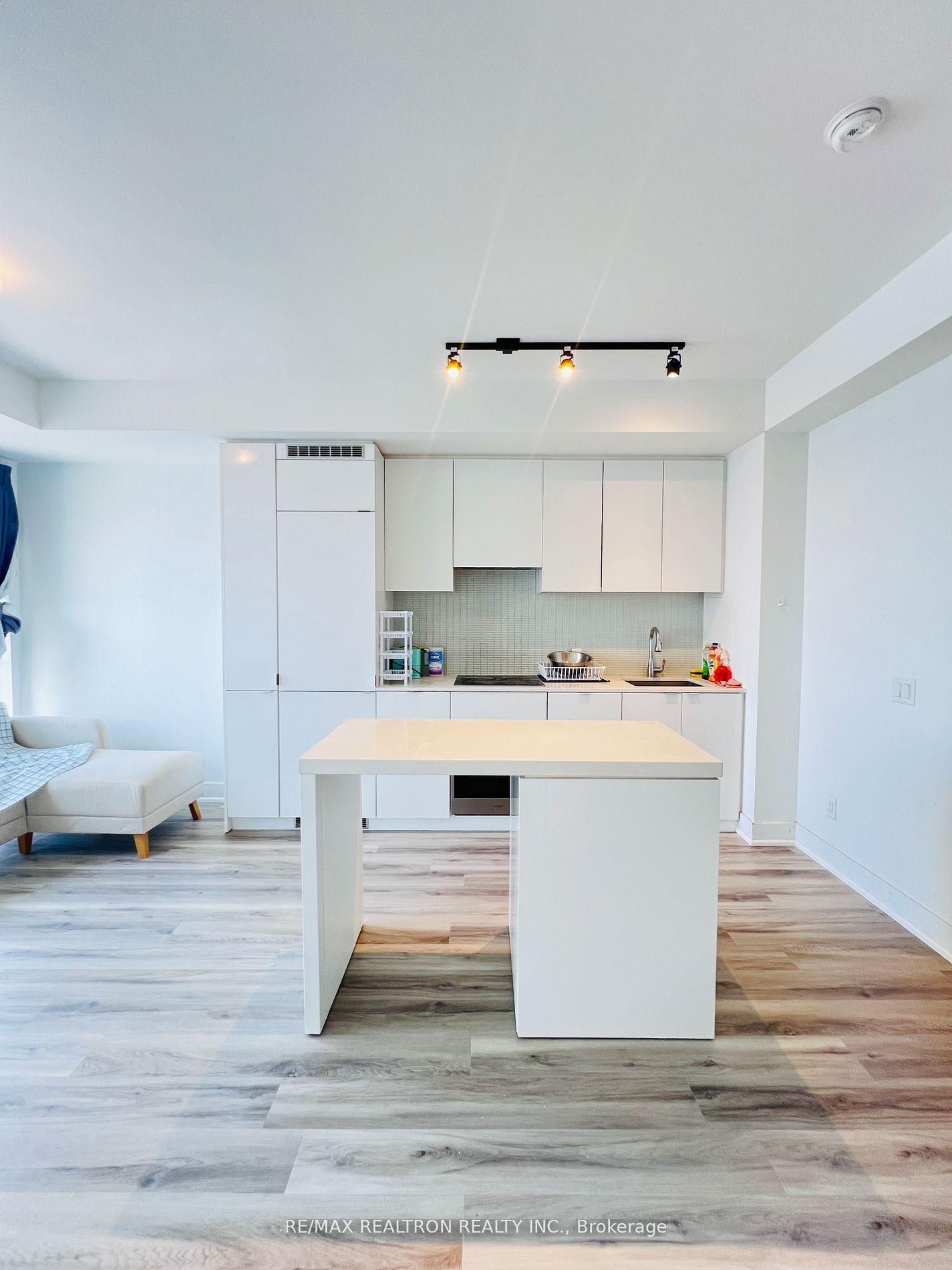 7 Grenville Street 4207 #4207, Toronto — Condo for lease, photo 1