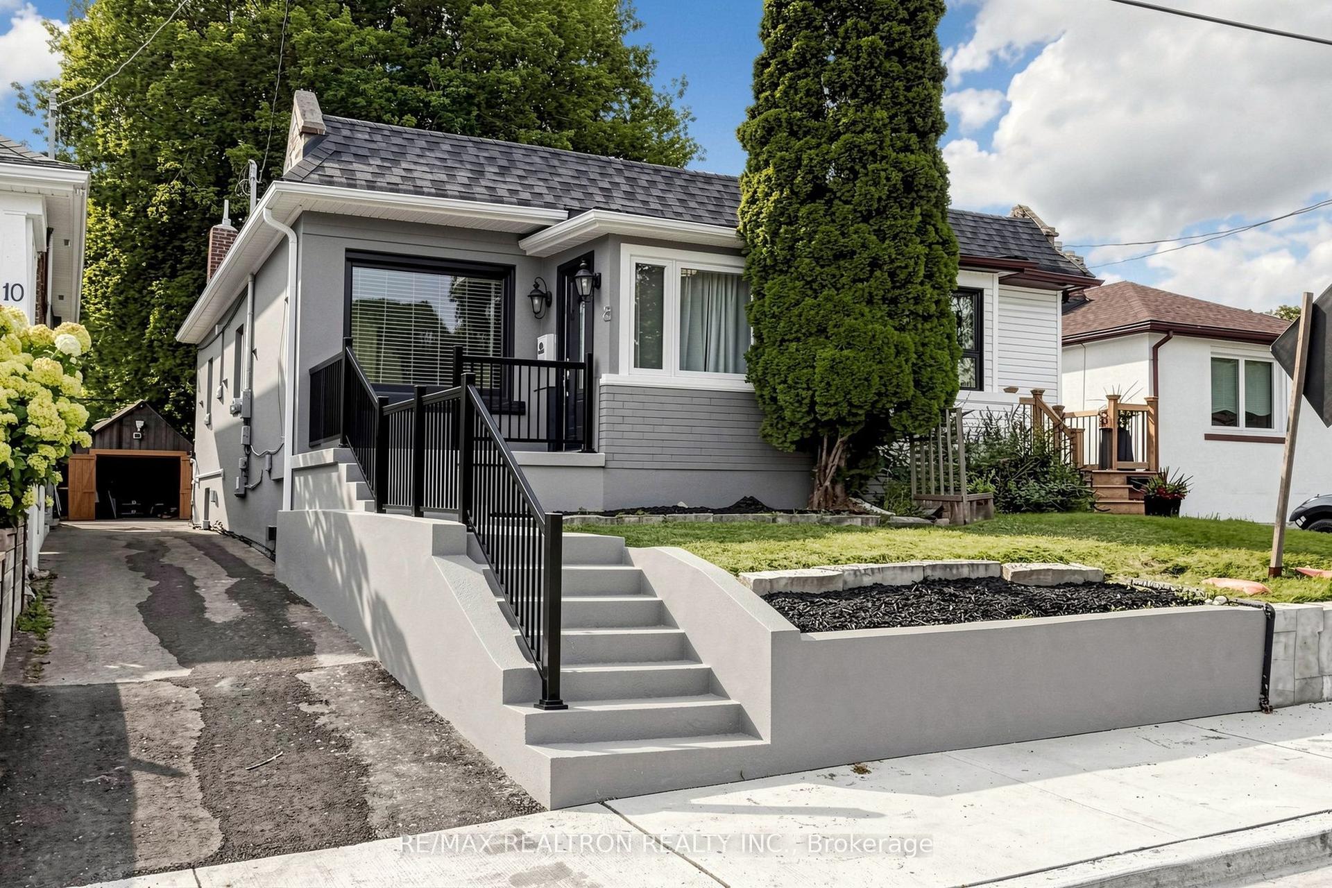 8 Villa Road, Toronto — Semi-Detached for sale, photo 1