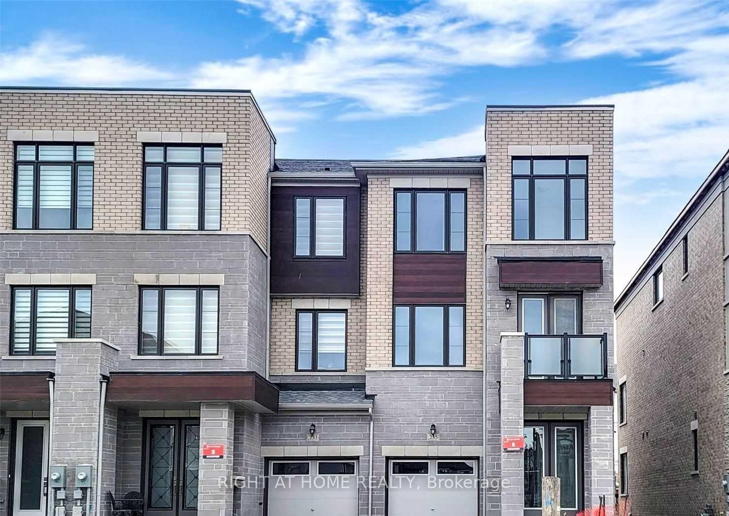 235 Vermont Avenue, Newmarket — Townhouse for lease, photo 1