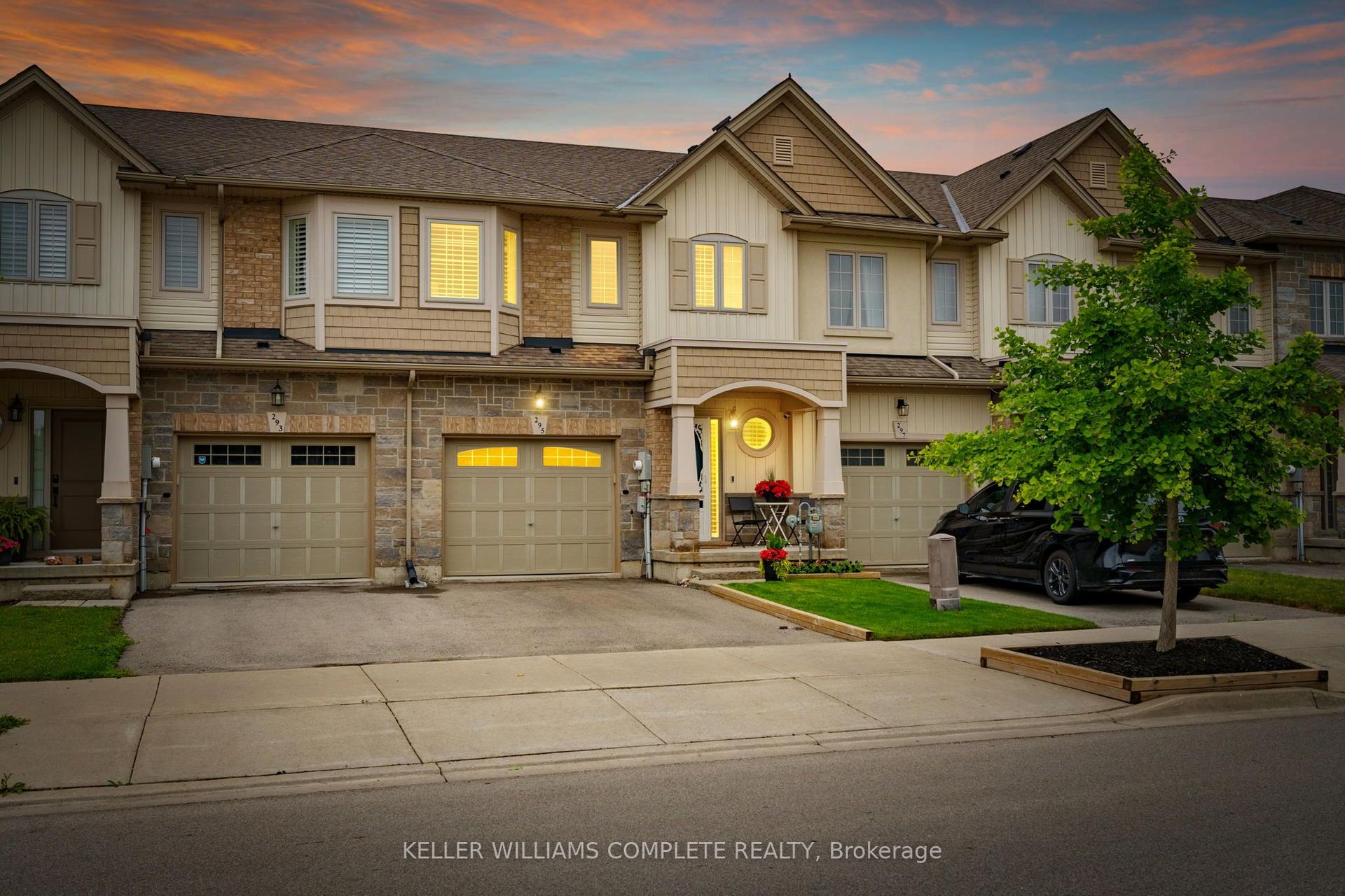 295 Pumpkin Pass, Hamilton — Townhouse for sale, photo 1