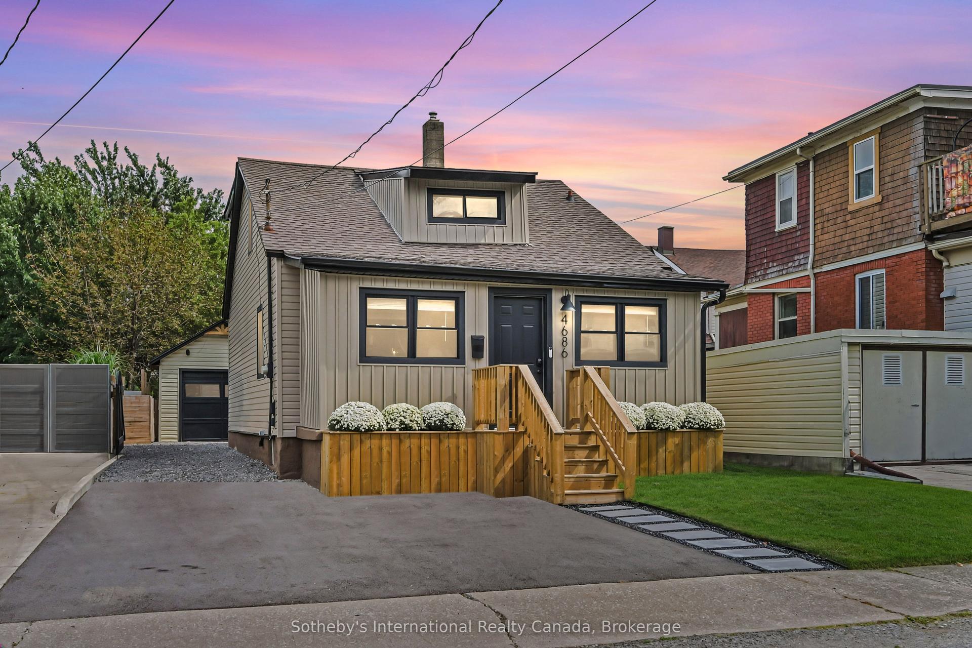4686 Third Avenue, Niagara Falls — Detached for sale, photo 1