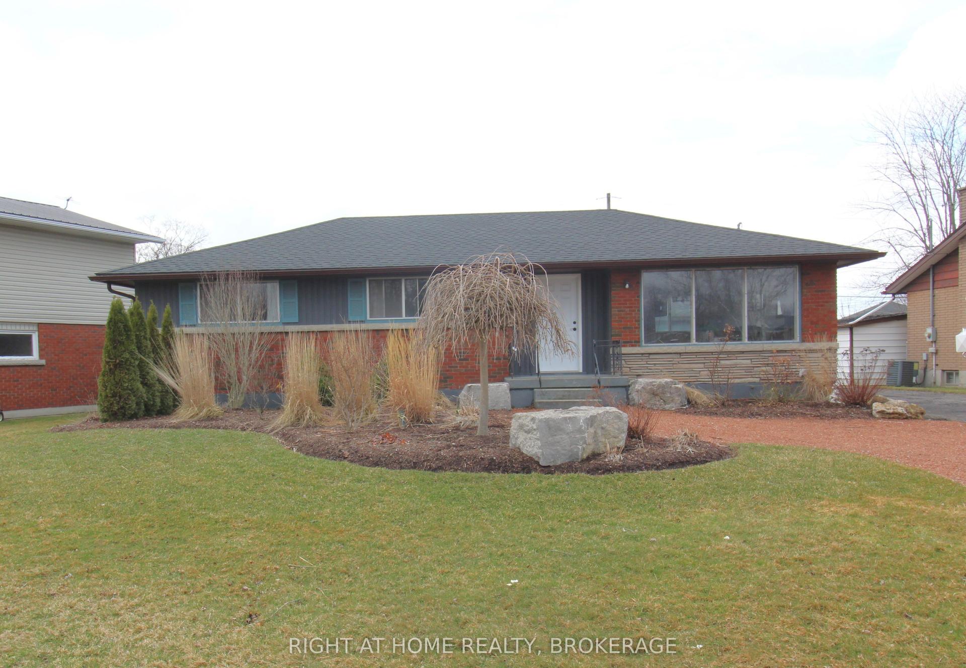 105 Glenwood Parkway — photo 1
