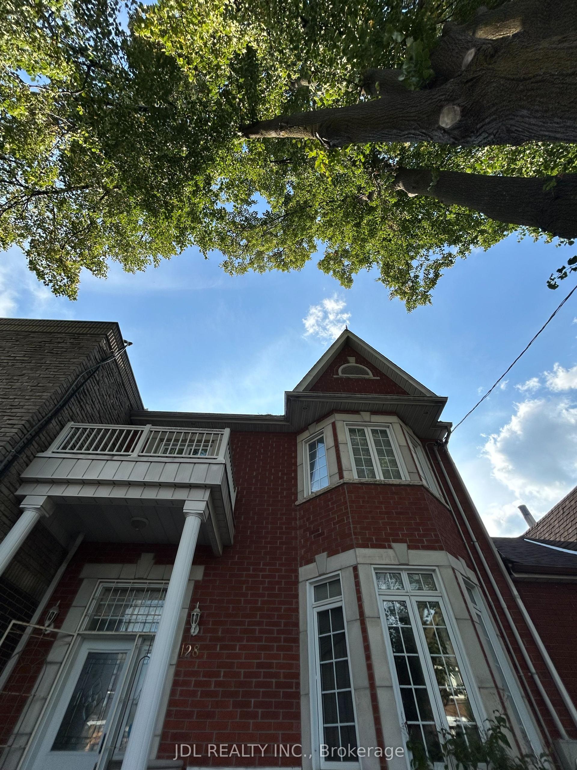 128 Denison Ave Avenue One Bedroom Main Floor #One Bedroom Main Floor, Toronto — Detached for lease, photo 1