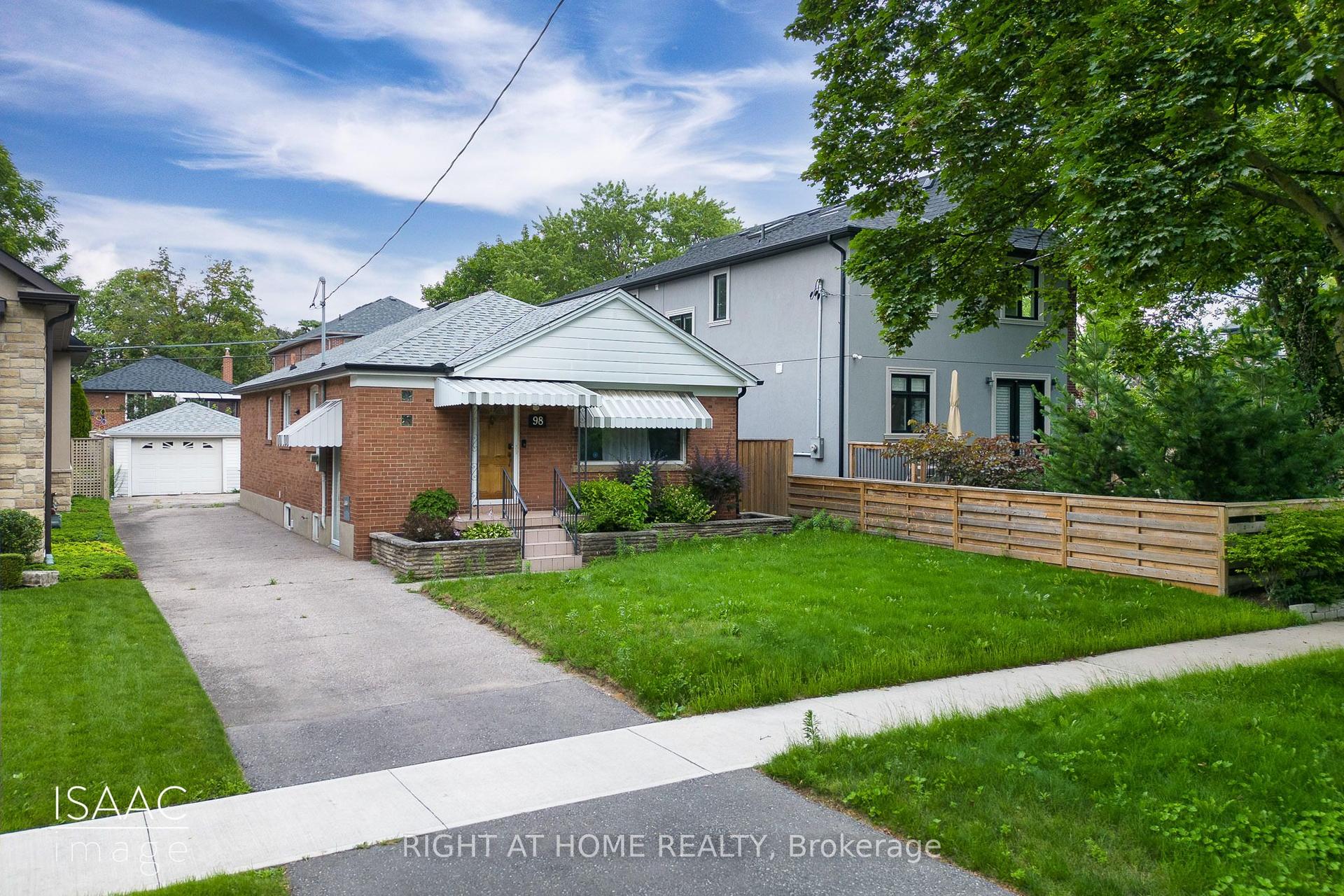 98 Yorkview Drive — photo 1