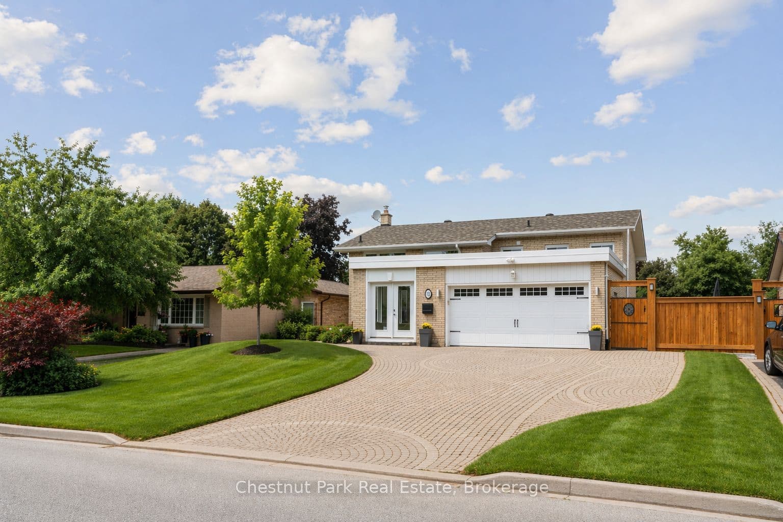 16 Davies Crescent — photo 1