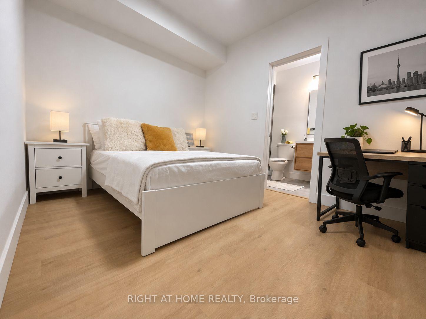 674 Manning Avenue, Toronto — Detached for lease, photo 1
