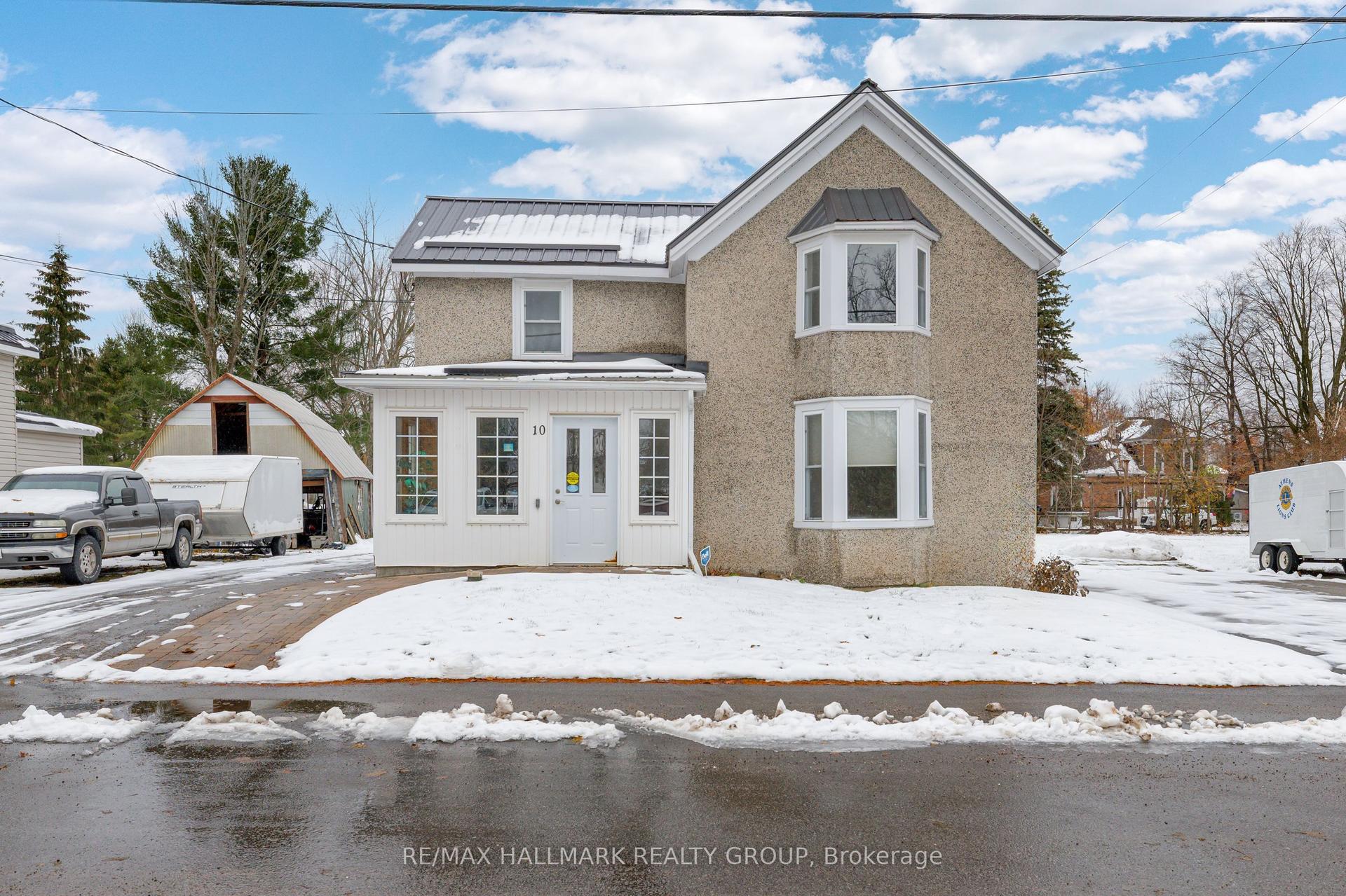 10 Wellington Street E — photo 1