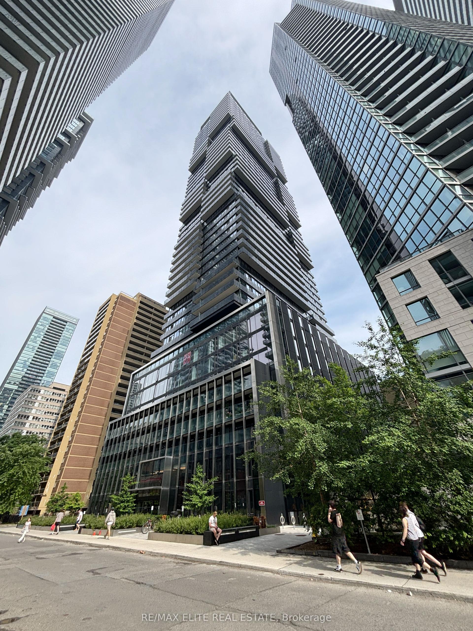 55 Charles Street E TH10 #TH10 — photo 1