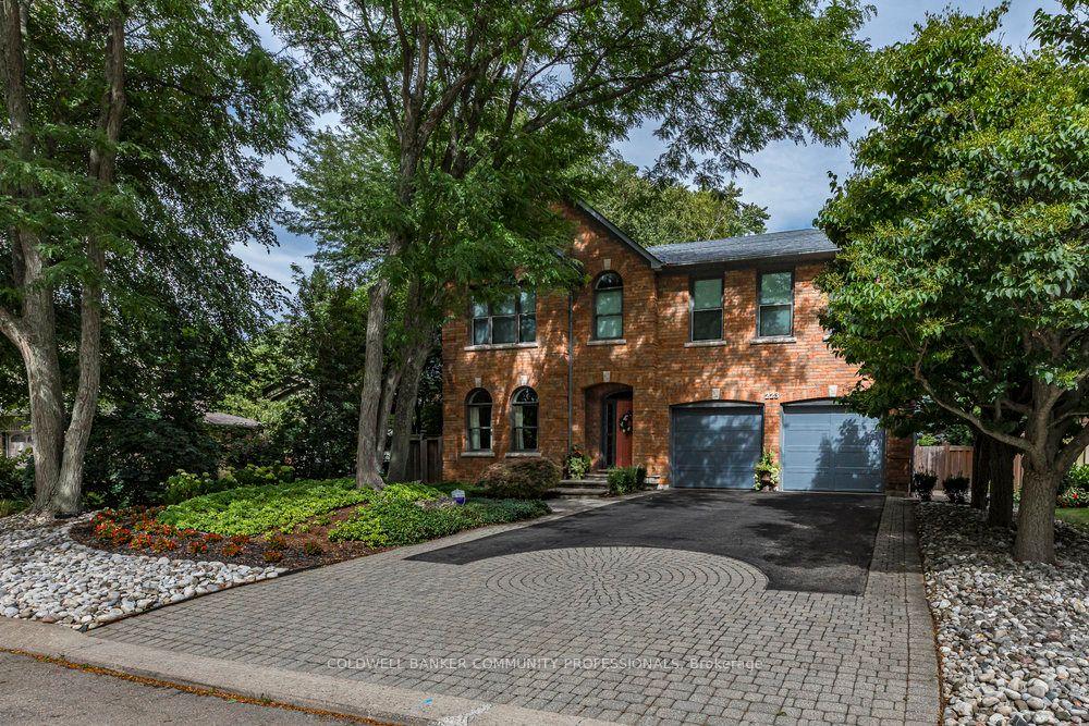 223 Briar Hill Crescent — photo 1