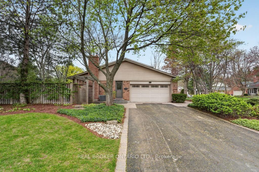 258 Briar Hill Crescent — photo 1