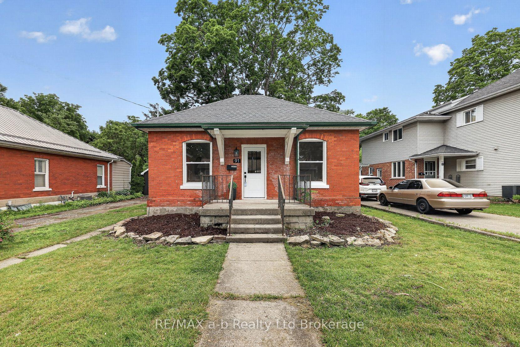 91 Winniett Street, Woodstock — Detached for sale, photo 1