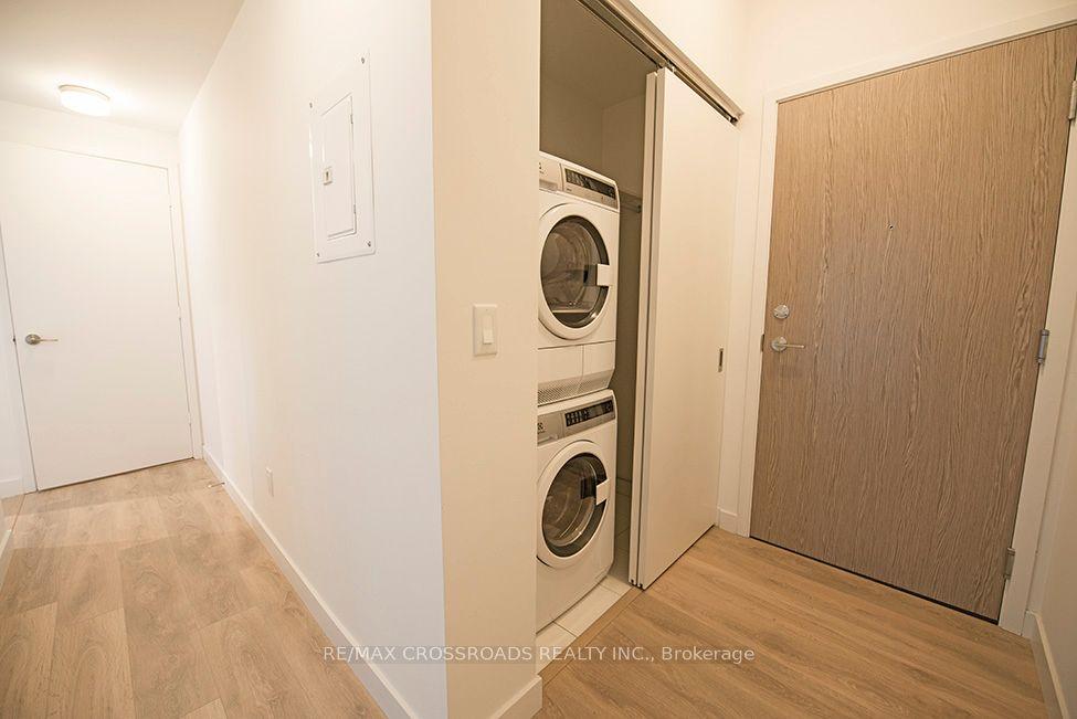 215 Queen Street W 808 #808 — photo 1
