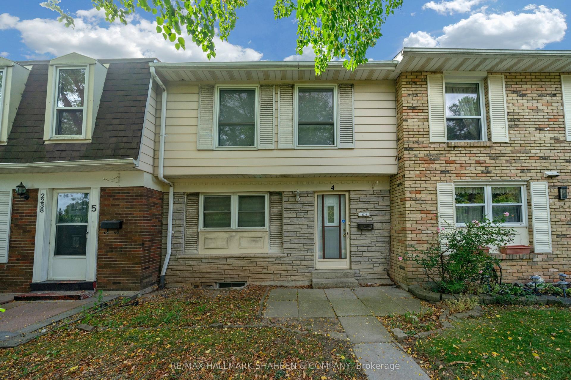 2238 Upper Middle Road 4 #4, Burlington — Condo Town for sale, photo 1