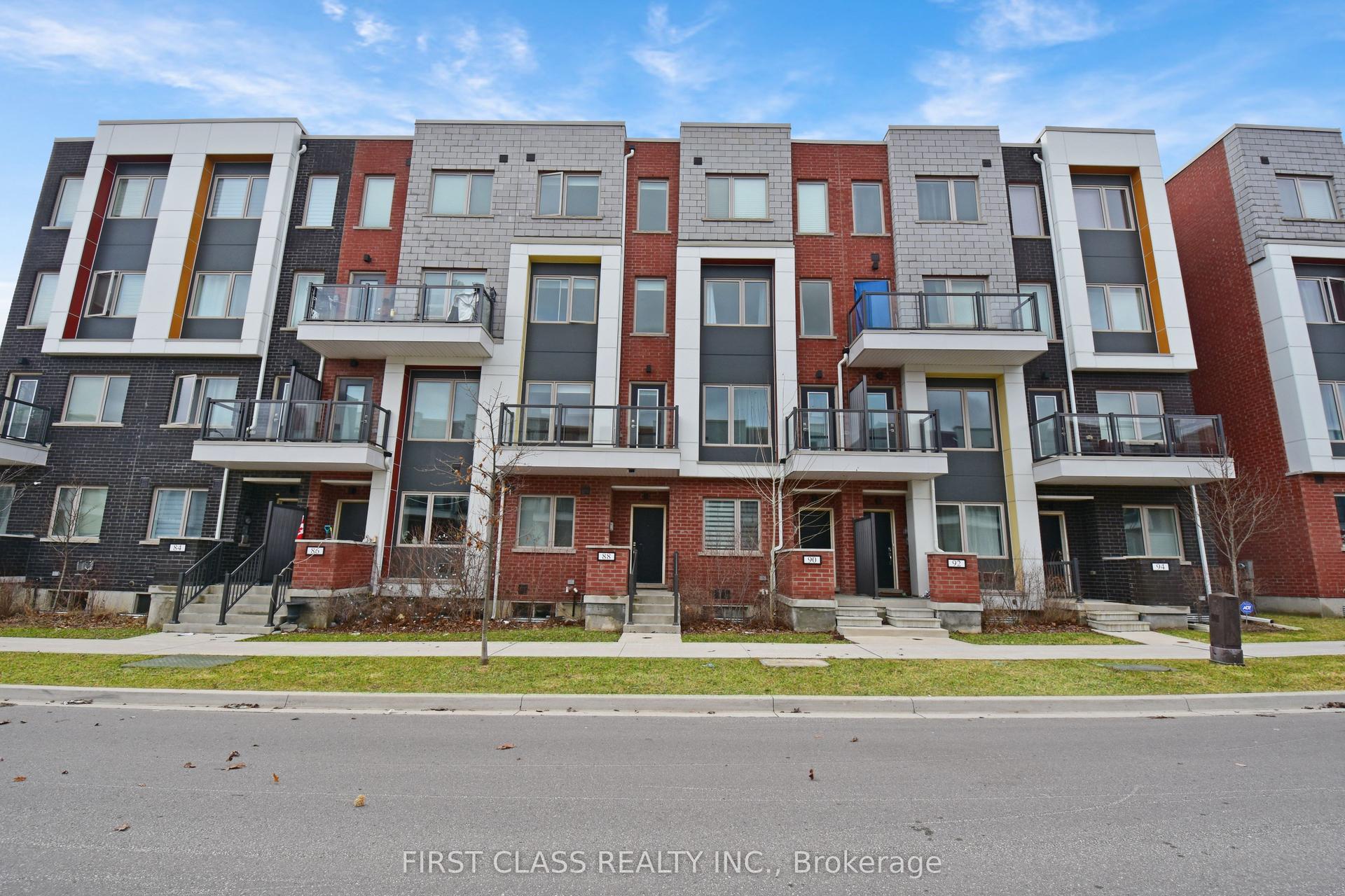 88 William Duncan Road — photo 1