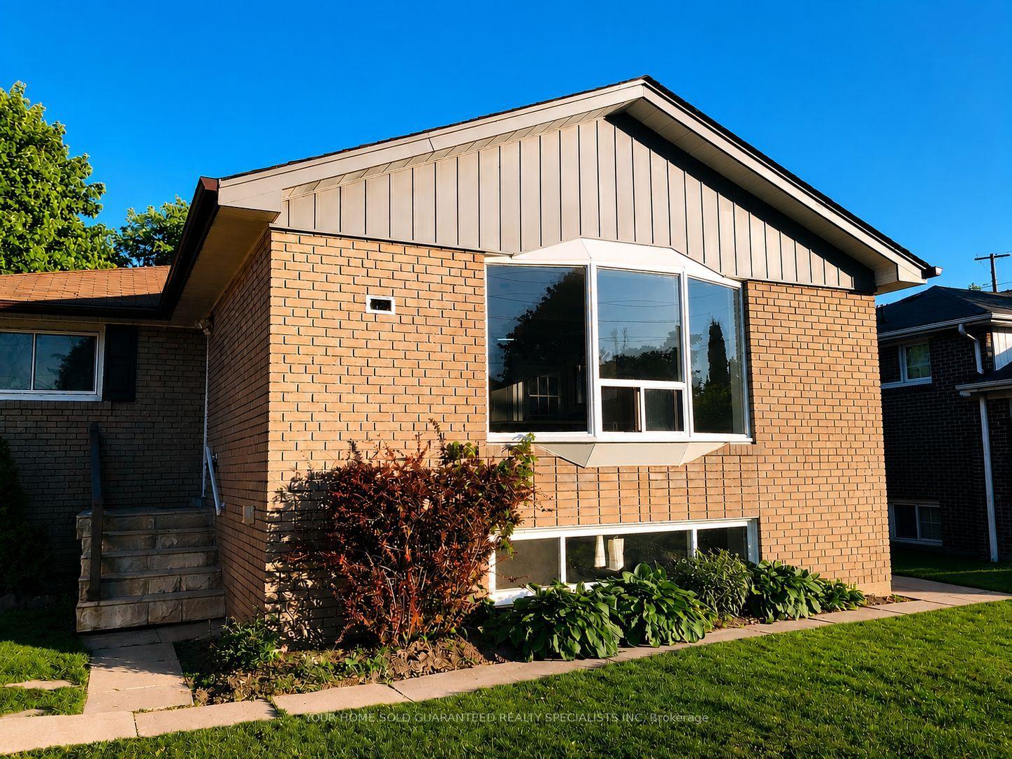 15B Aurora Heights Drive — photo 1