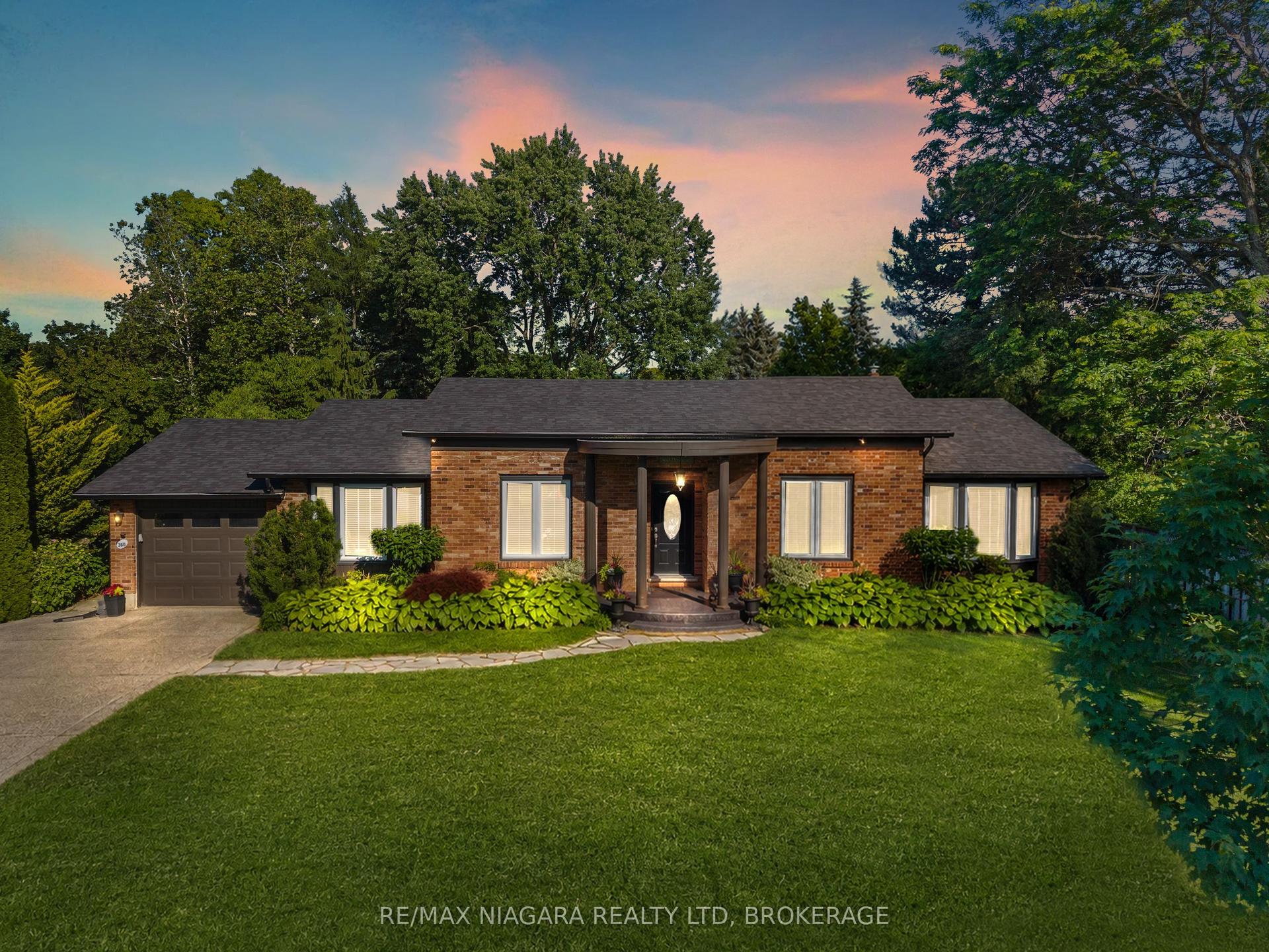 360 DORCHESTER Street — photo 1