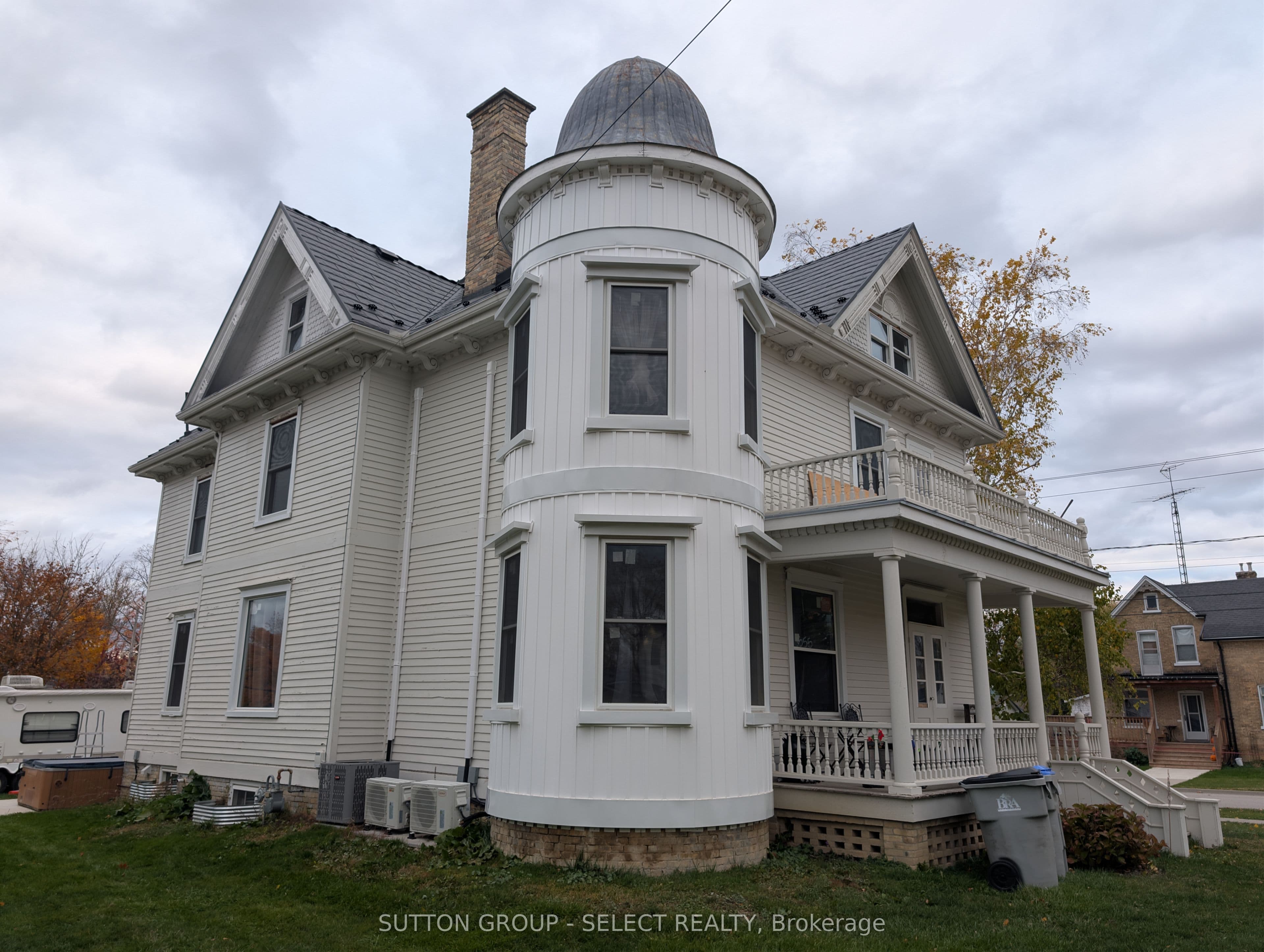 555 Erie Street — photo 1