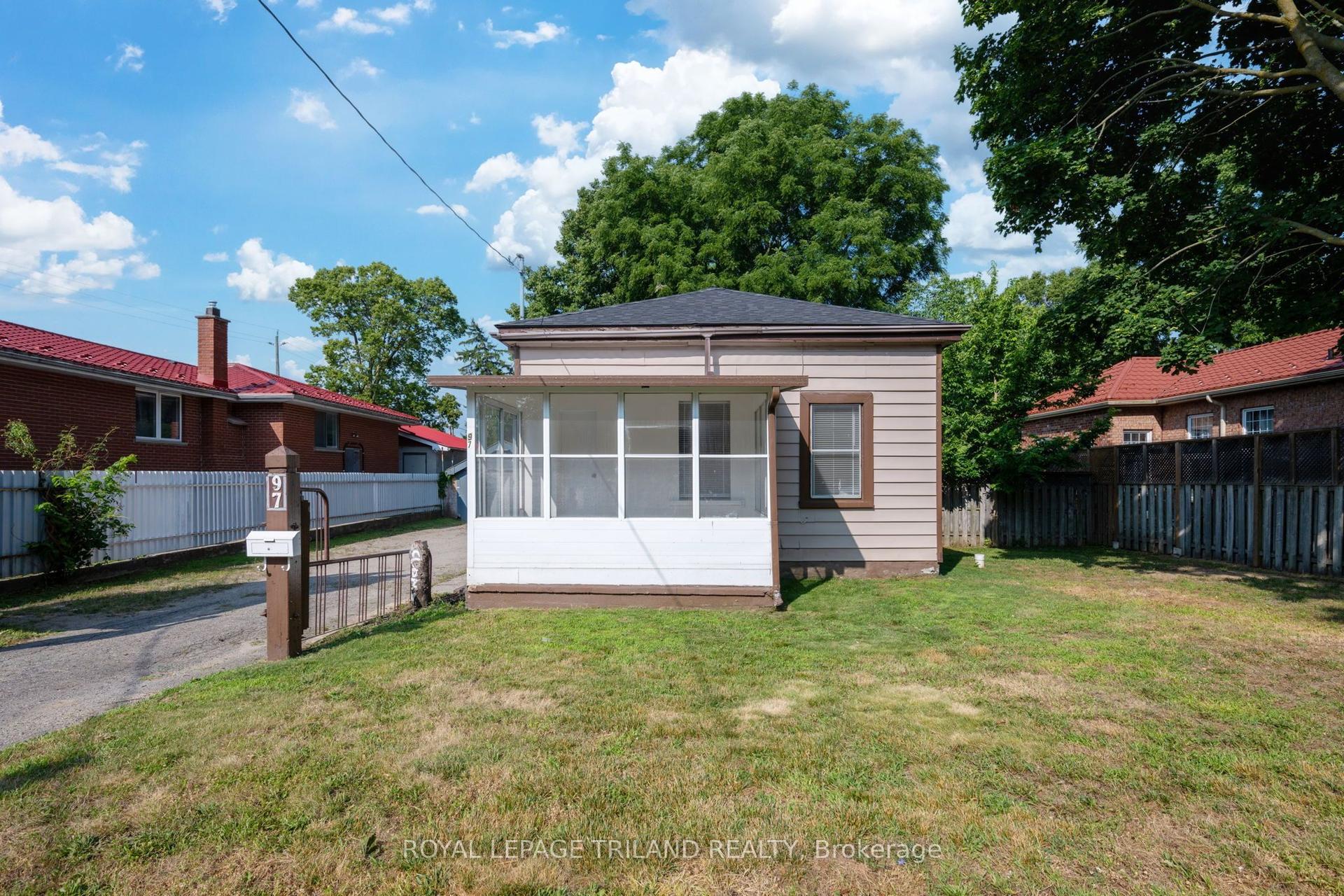 97 William Street, London East — Detached for sale, photo 1