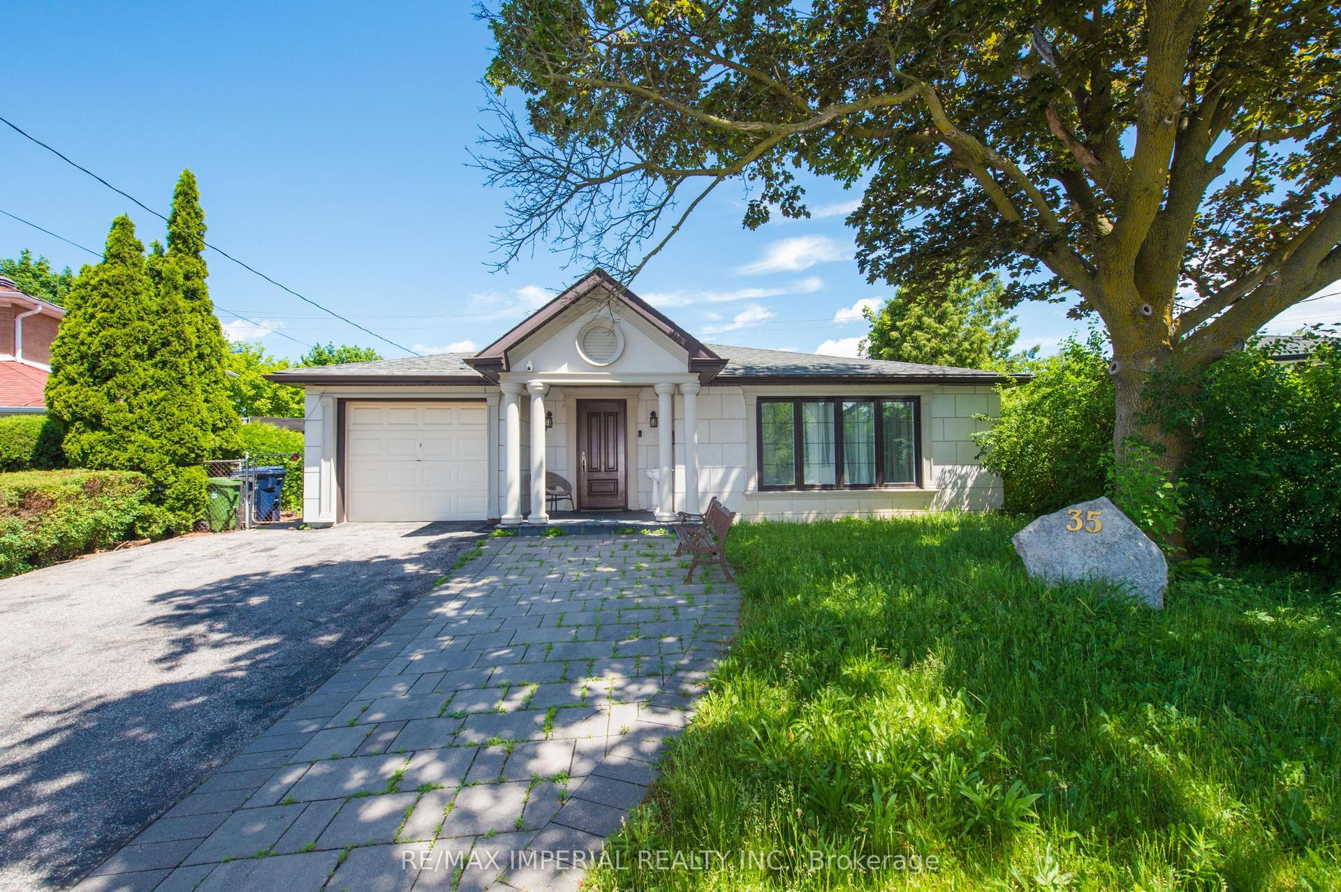 35 Waddington Crescent — photo 1